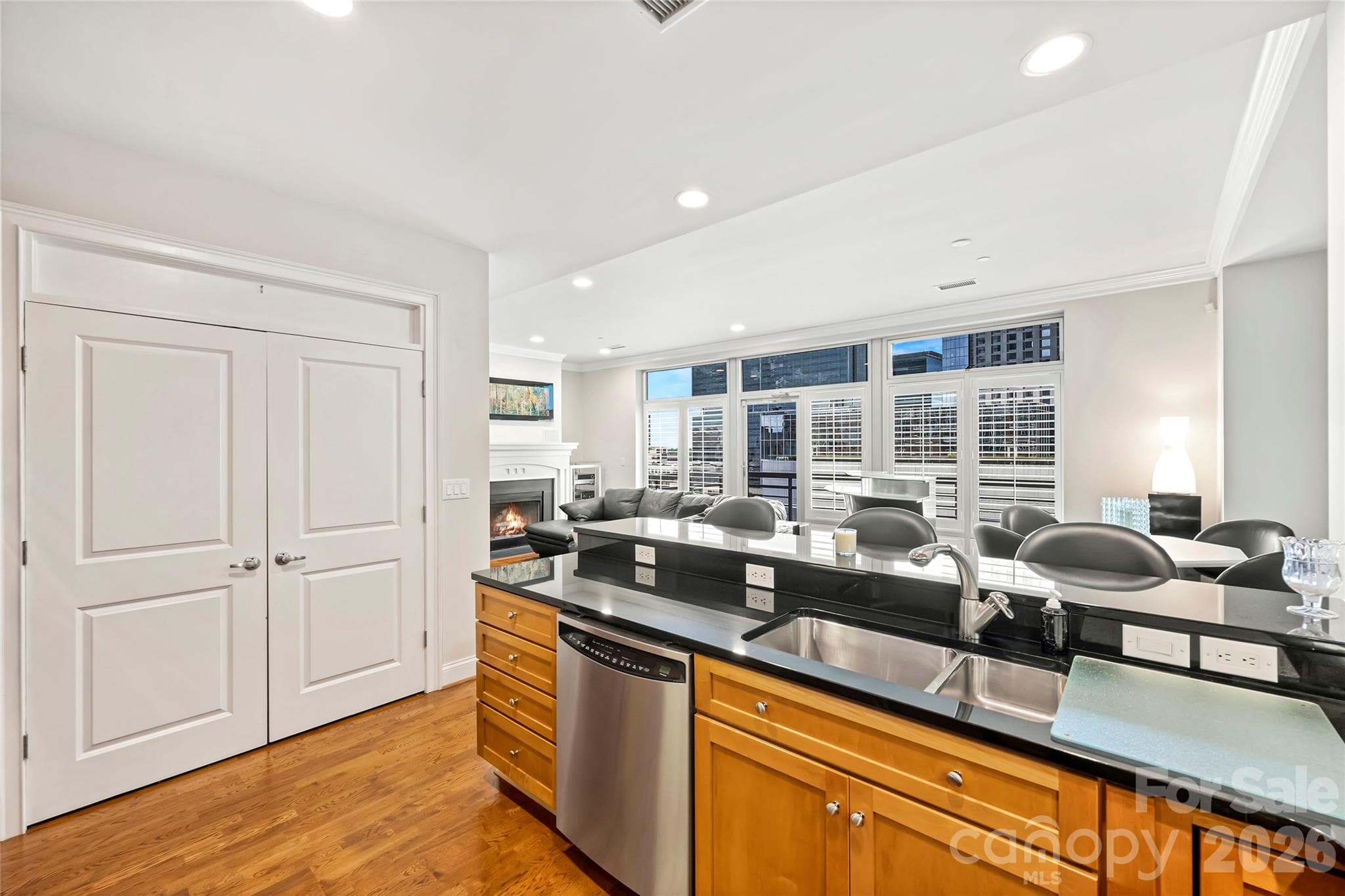 Condominium at 435 S Tryon Street, Charlotte, photo 15 of 32