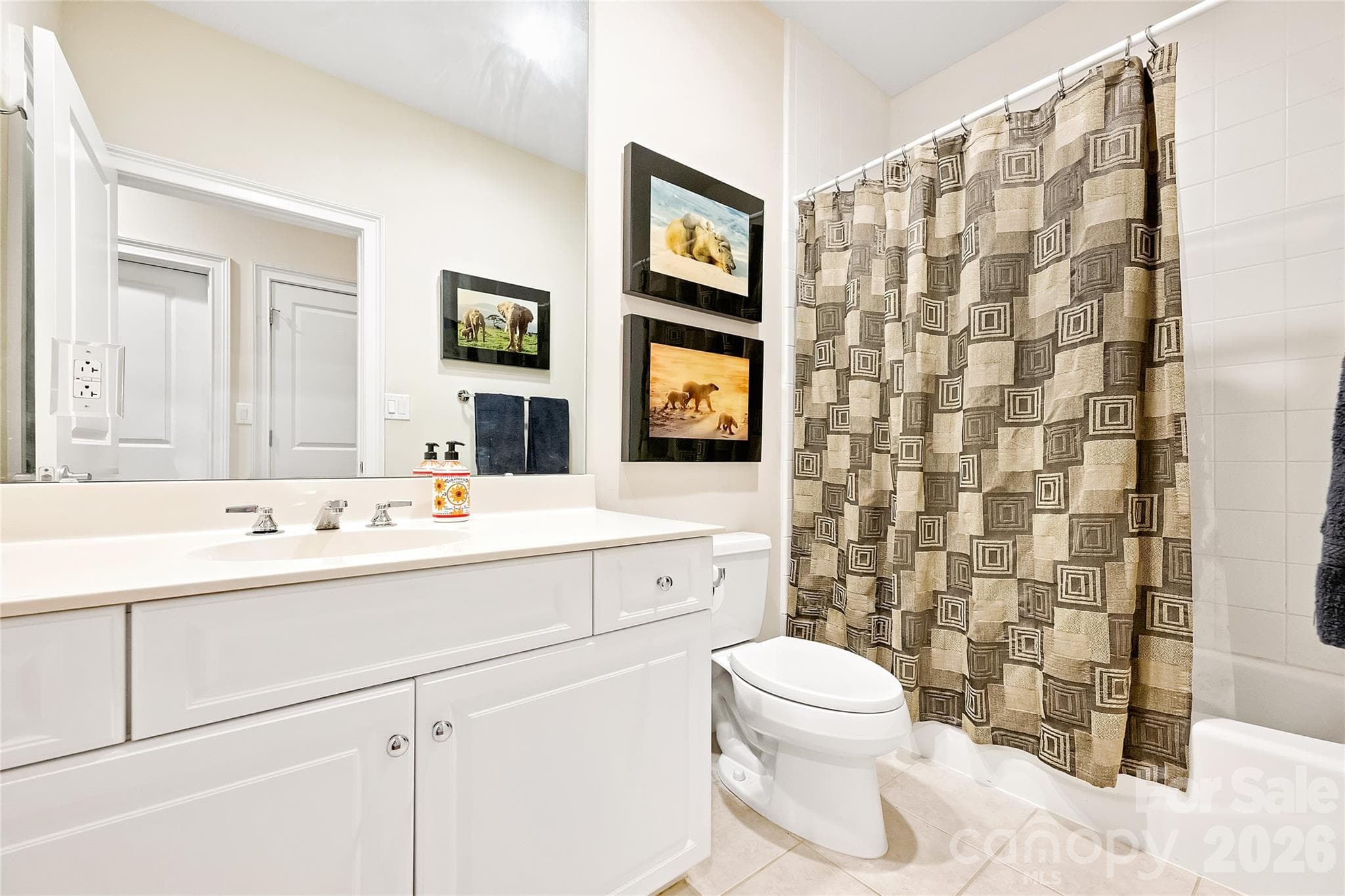 guest bath - 435 S Tryon Street, Charlotte