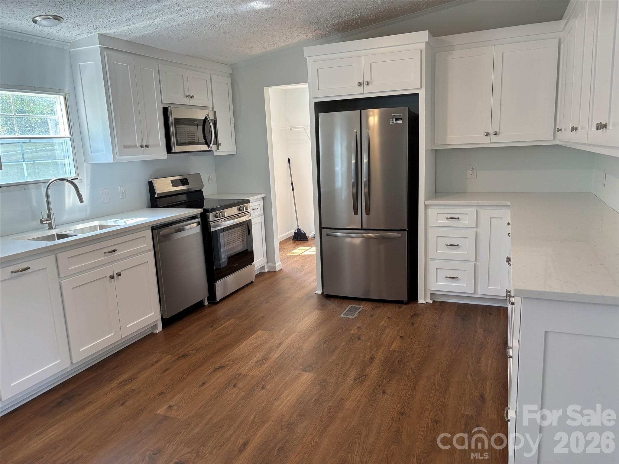 Single Family Residence at Taylorsville, photo 7 of 48