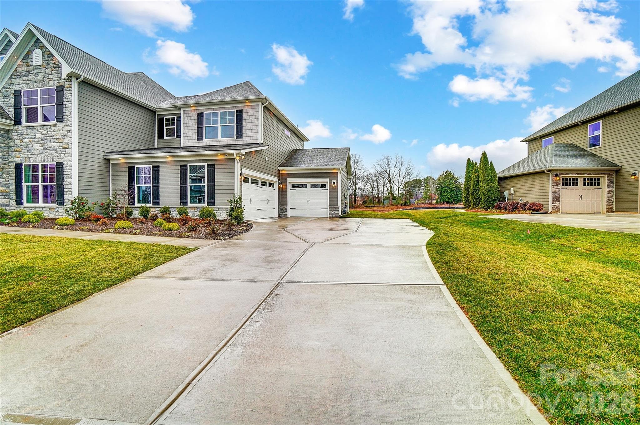 Side load and utility garage - Gastonia