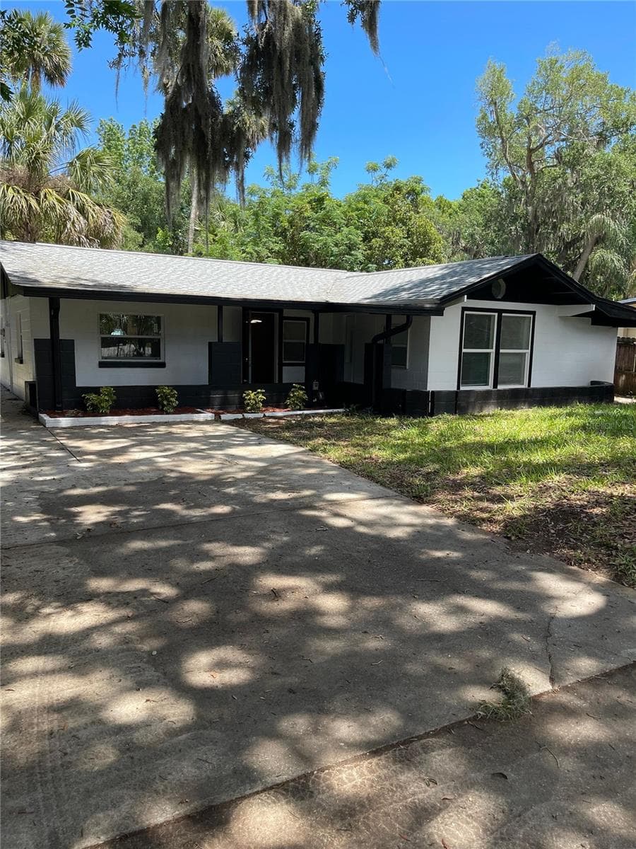 Single Family Residence at 1139 WOODSIDE DR, DAYTONA BEACH, photo 2 of 33