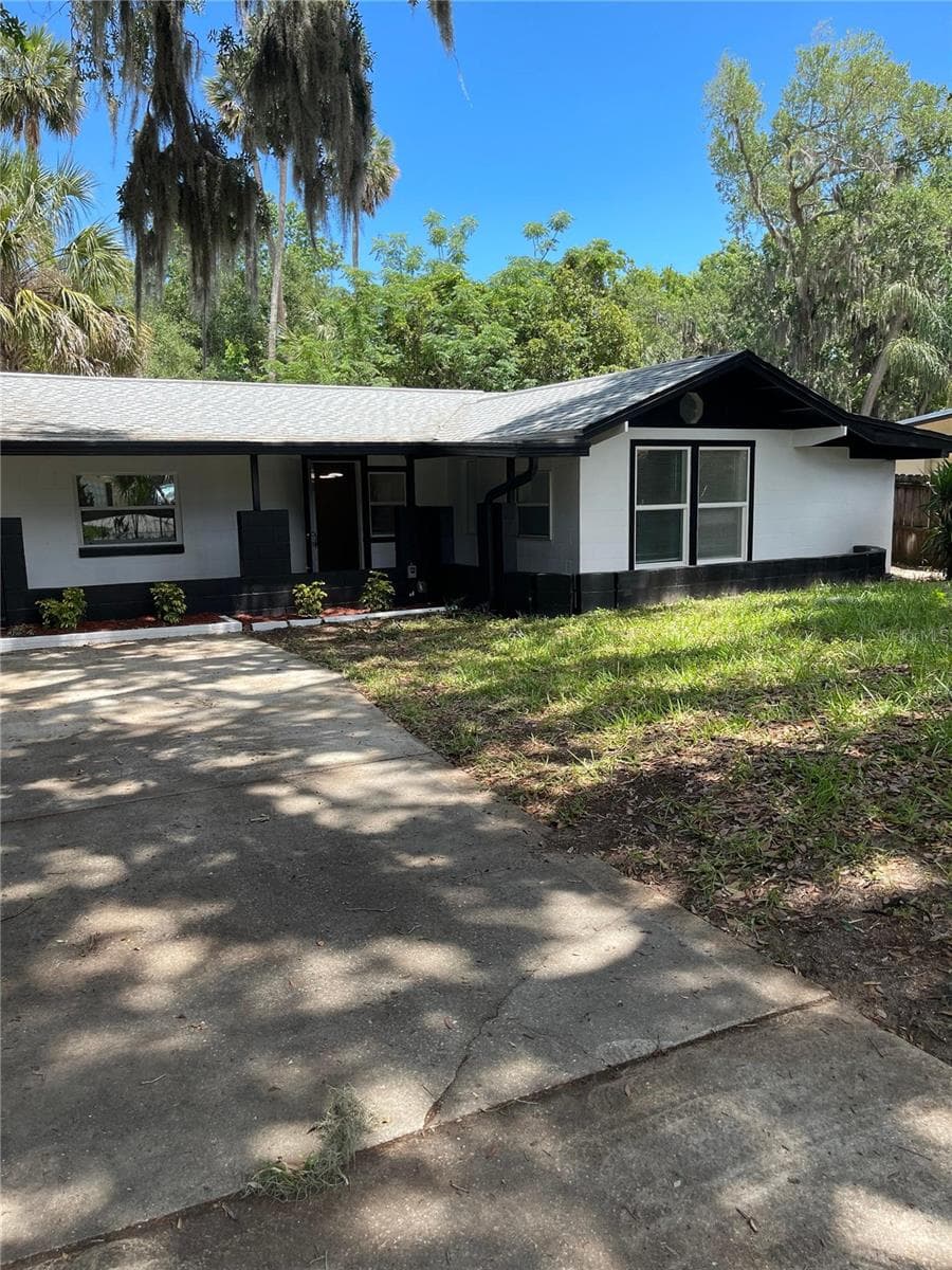Single Family Residence at 1139 WOODSIDE DR, DAYTONA BEACH, photo 3 of 33