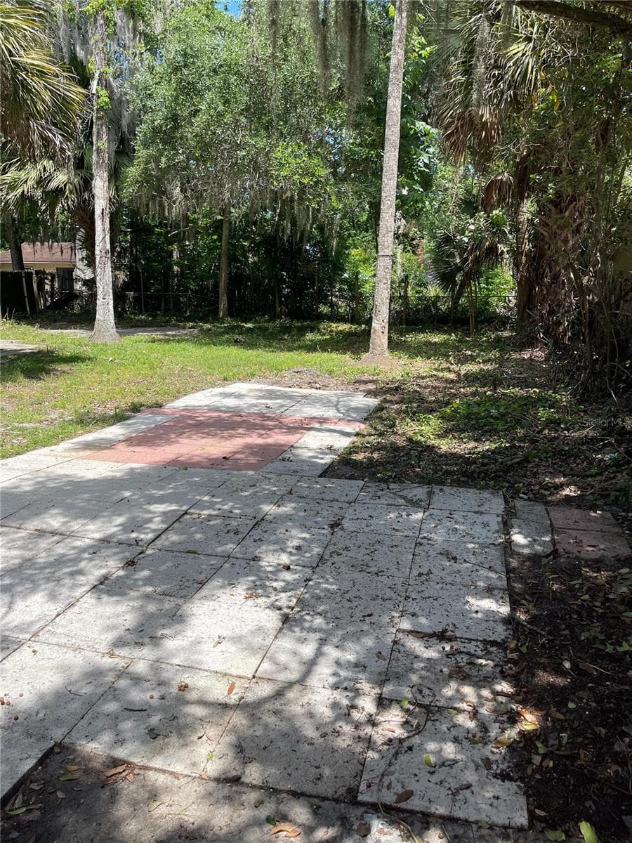 Single Family Residence at 1139 WOODSIDE DR, DAYTONA BEACH, photo 5 of 33