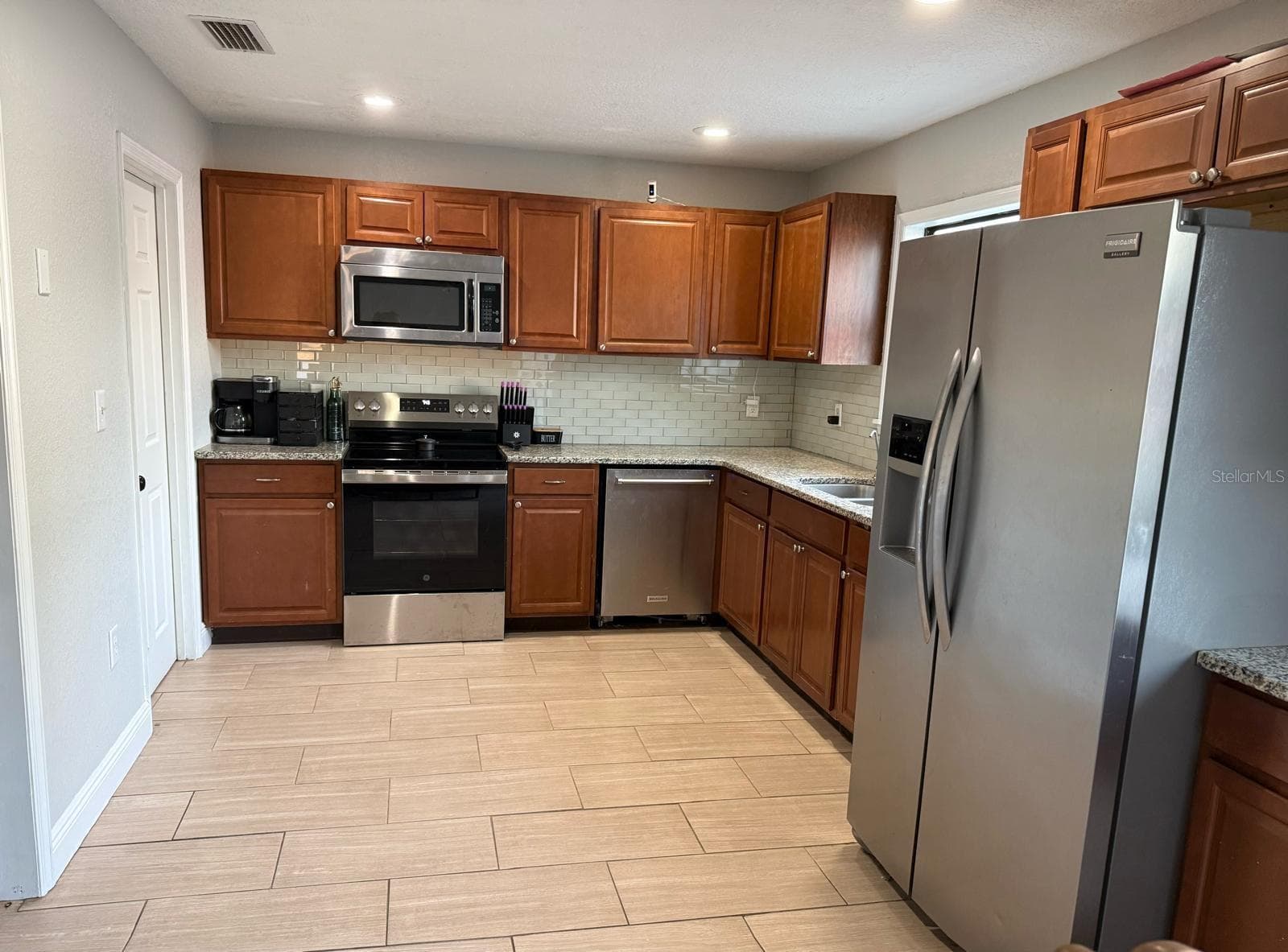 Single Family Residence at 1540 JUPITER AVE, DELTONA, photo 4 of 7