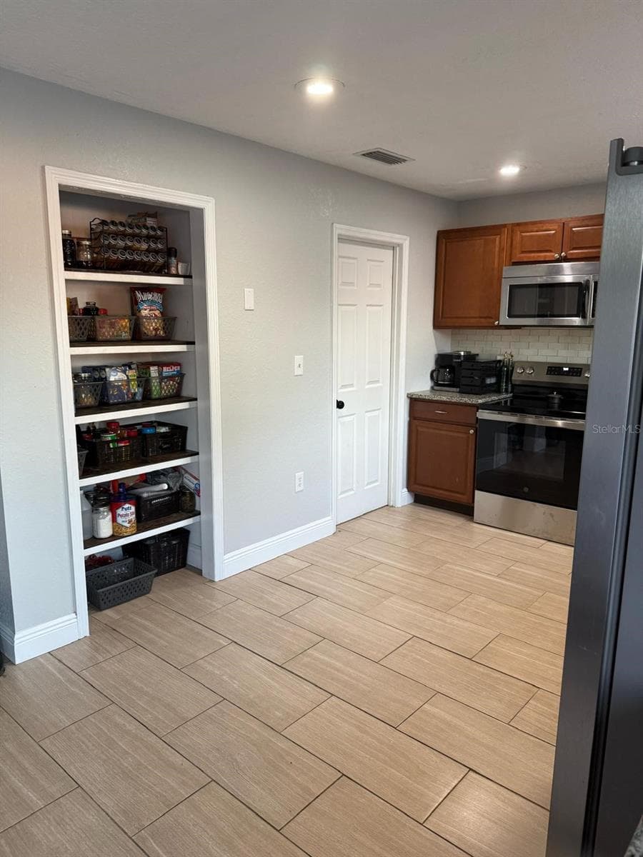 Single Family Residence at 1540 JUPITER AVE, DELTONA, photo 6 of 7