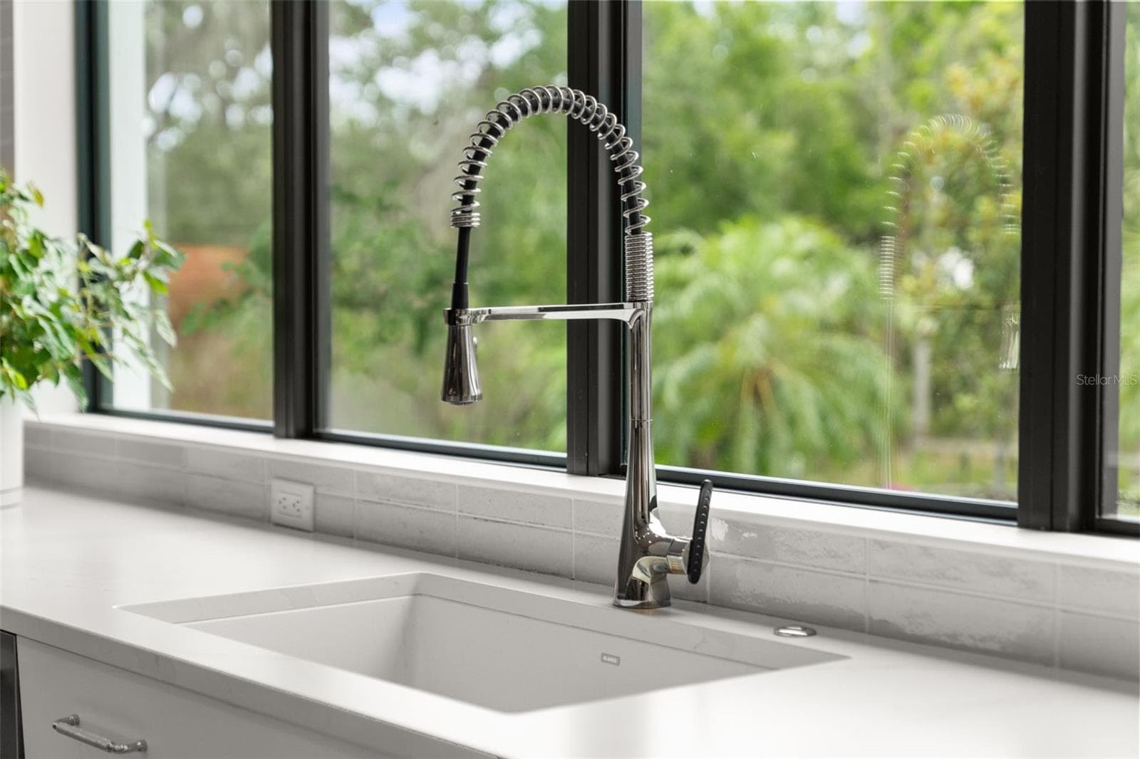 The large sink bowl sink and high-end faucet around surrounded by lots of counter top space. - 11721 RIVE ISLE RUN, PARRISH