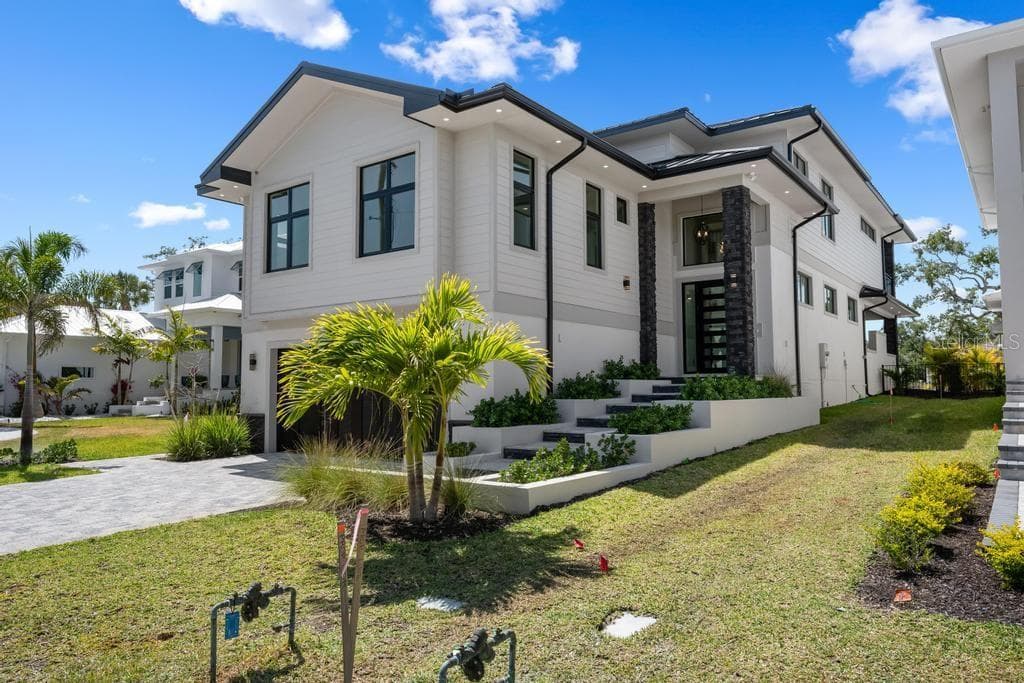 Single Family Residence at 527 VENICE LN, SARASOTA, photo 3 of 100