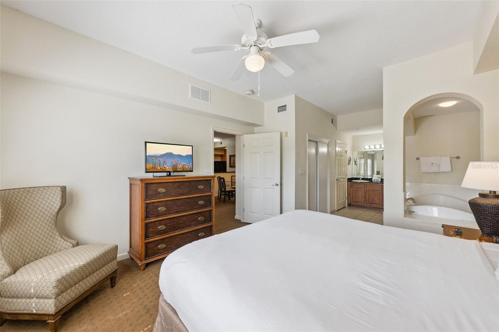 Primary bedroom with en-suite bathroom - 8112 POINCIANA BLVD #1202, ORLANDO