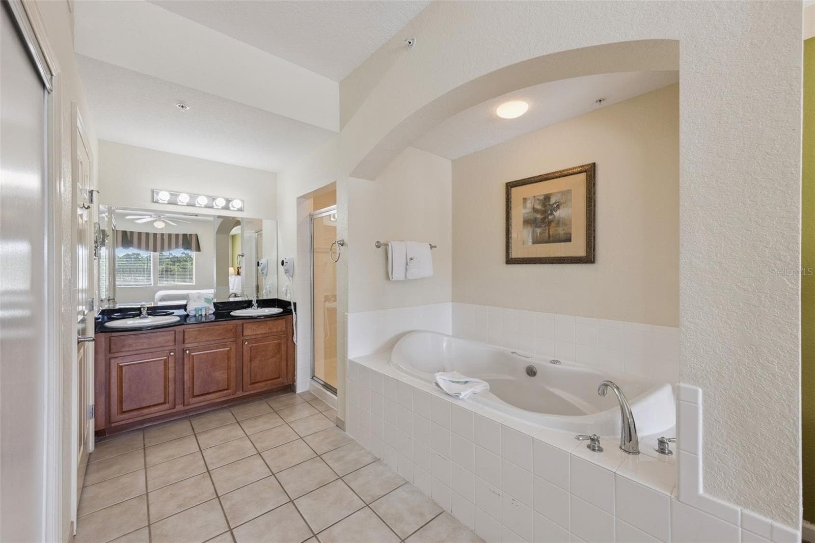 Primary en-suite bathroom - 8112 POINCIANA BLVD #1202, ORLANDO