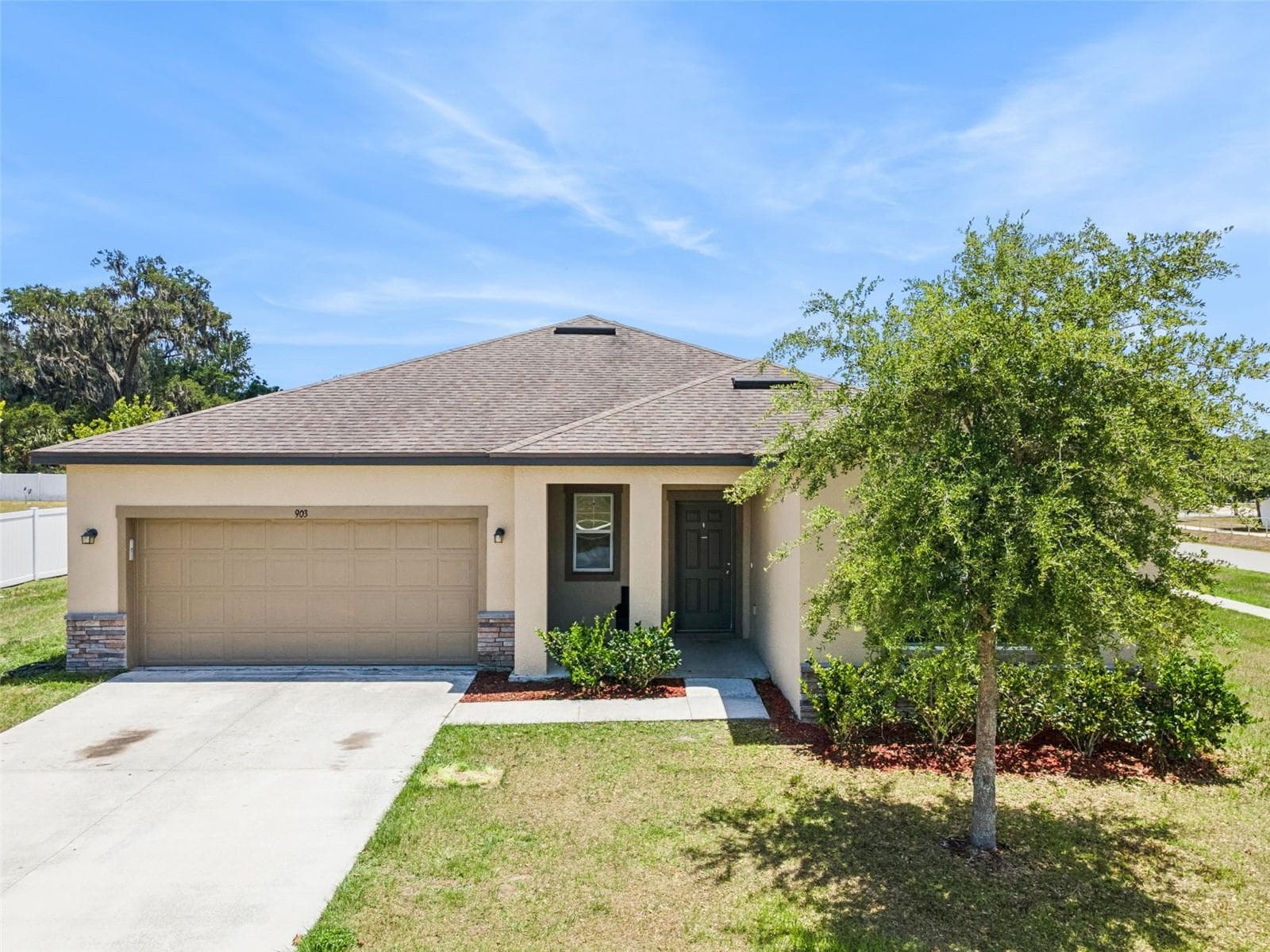 903 SHIMMERING OAKS LN