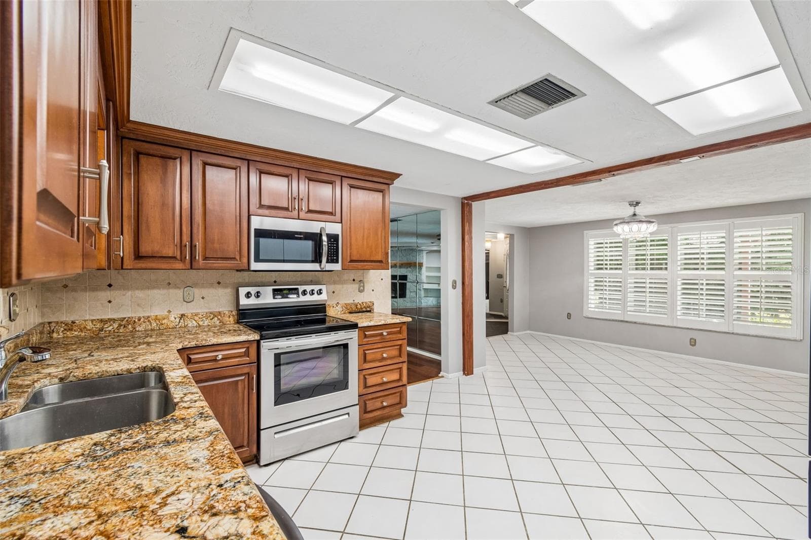 Single Family Residence at 7635 TANGLEWOOD DR, NEW PORT RICHEY, photo 7 of 29