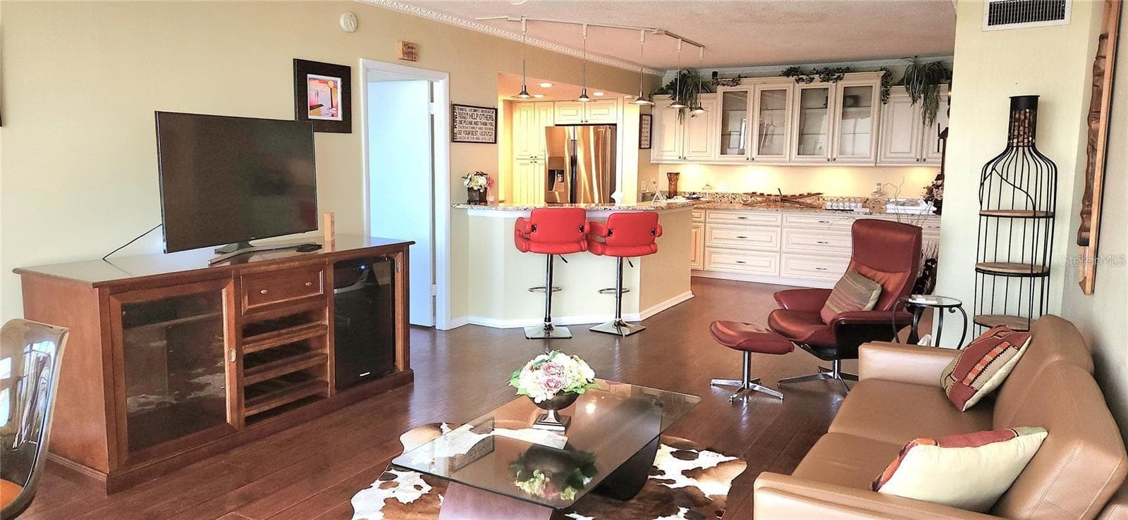 LR looking toward Kitchen - 7100 SUNSHINE SKYWAY LN S #906, ST PETERSBURG