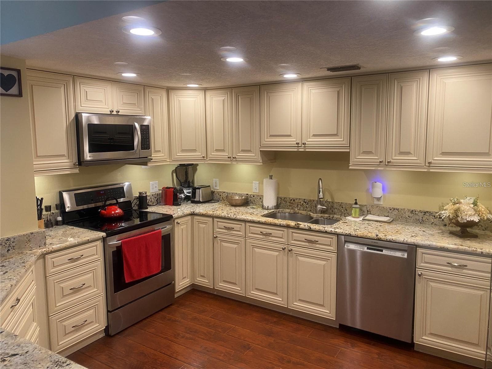 Kitchen - 7100 SUNSHINE SKYWAY LN S #906, ST PETERSBURG