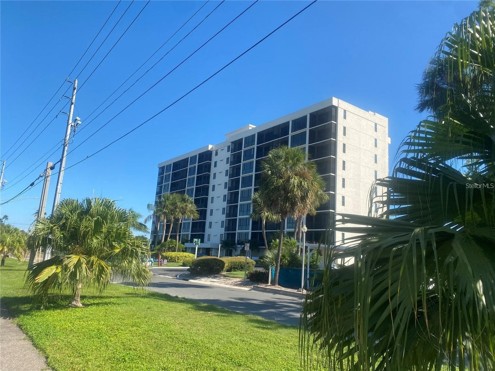 Condominium at 7100 SUNSHINE SKYWAY LN S #906, ST PETERSBURG, photo 28 of 33