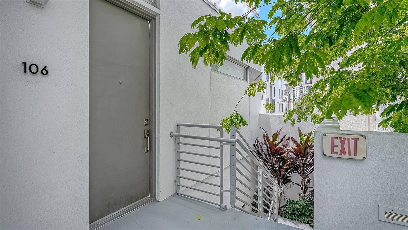 The perfect one bedroom pied-a-terre end unit in the award winning European designed boutique Risdon on 5th condominium! - 1350 5TH STREET #106, SARASOTA