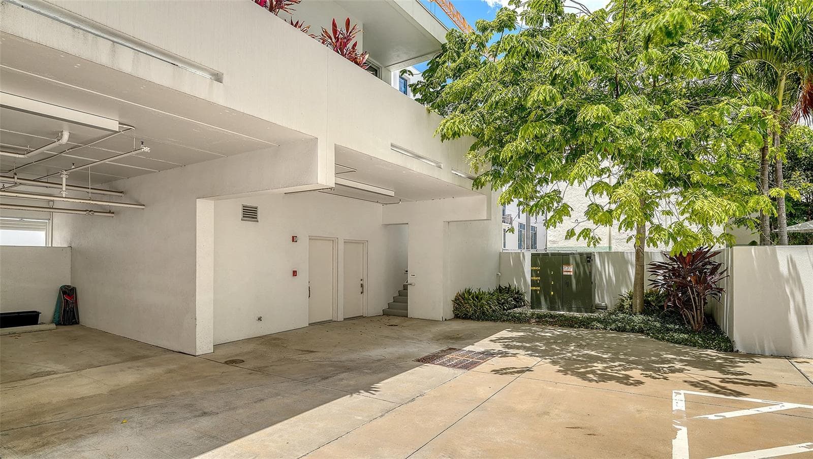 Spacious gated courtyard with secure entry off 4th Way - 1350 5TH STREET #106, SARASOTA