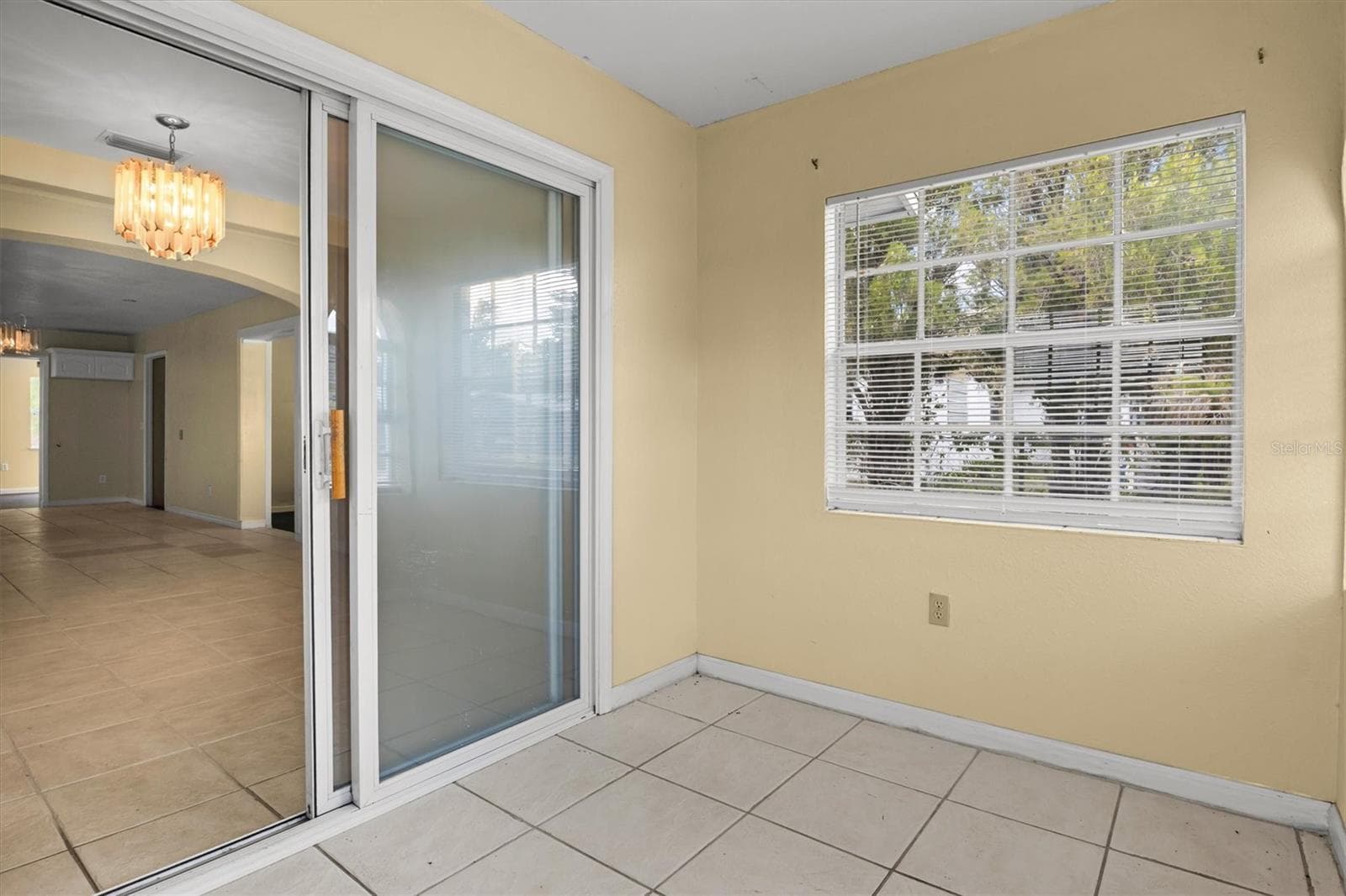 Entryway from the front door - 844 CHAMBERLAIN BLVD, WAUCHULA