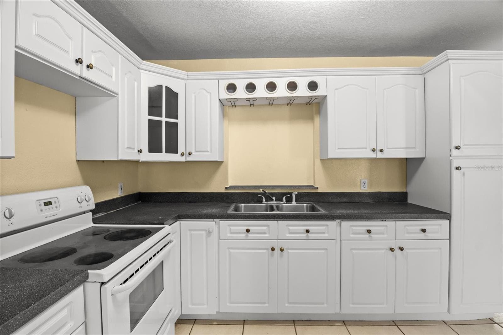 Kitchen is has been updated. - 844 CHAMBERLAIN BLVD, WAUCHULA