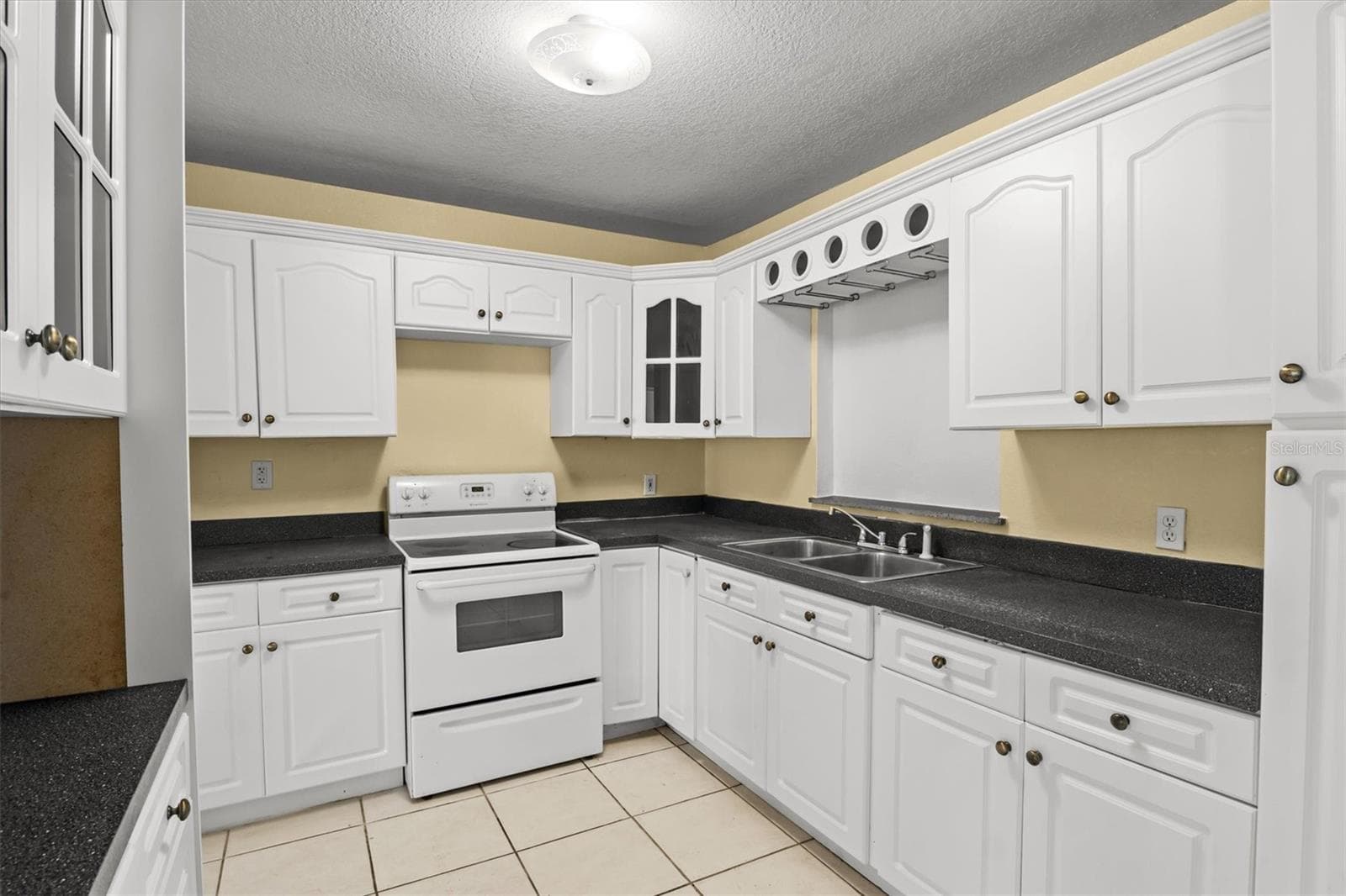 Range is included. Lots of cabinet and counter space - 844 CHAMBERLAIN BLVD, WAUCHULA
