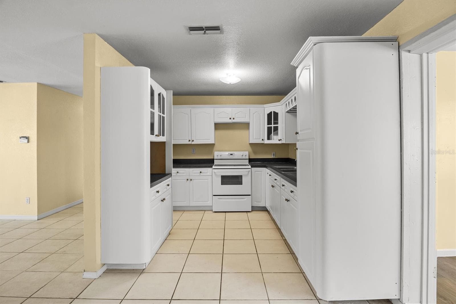 Microwave cubby on the left - 844 CHAMBERLAIN BLVD, WAUCHULA