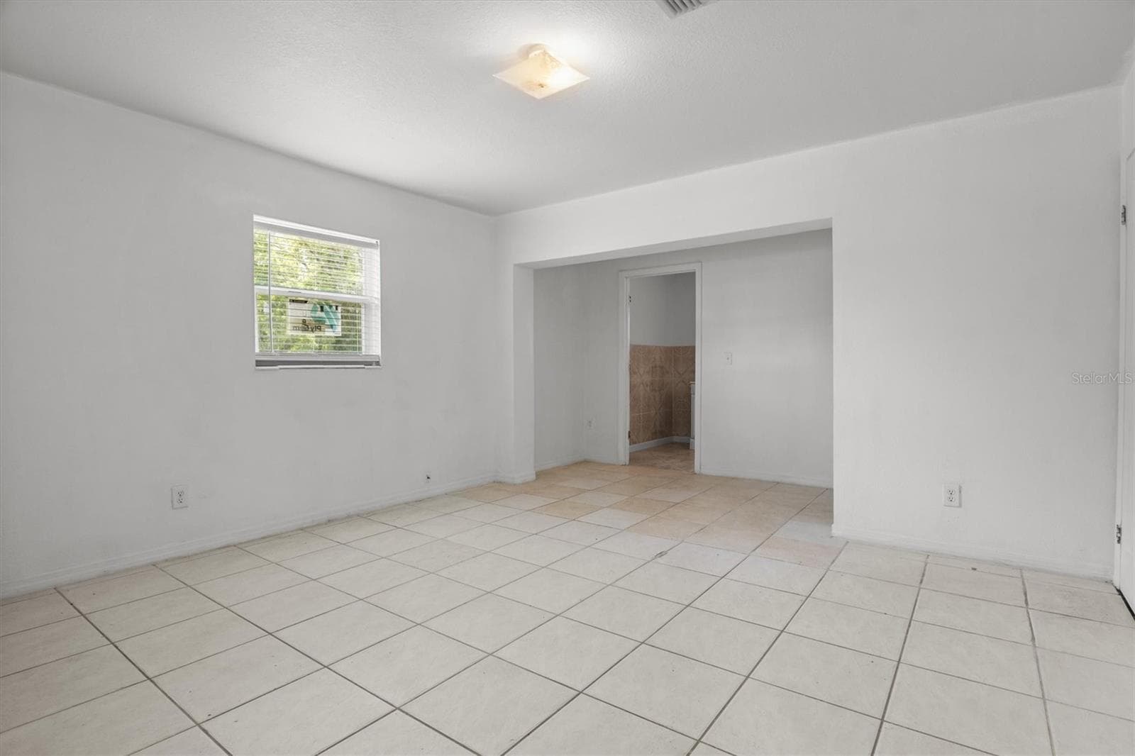 Primary bedroom looking towards ensuite bathroom - 844 CHAMBERLAIN BLVD, WAUCHULA