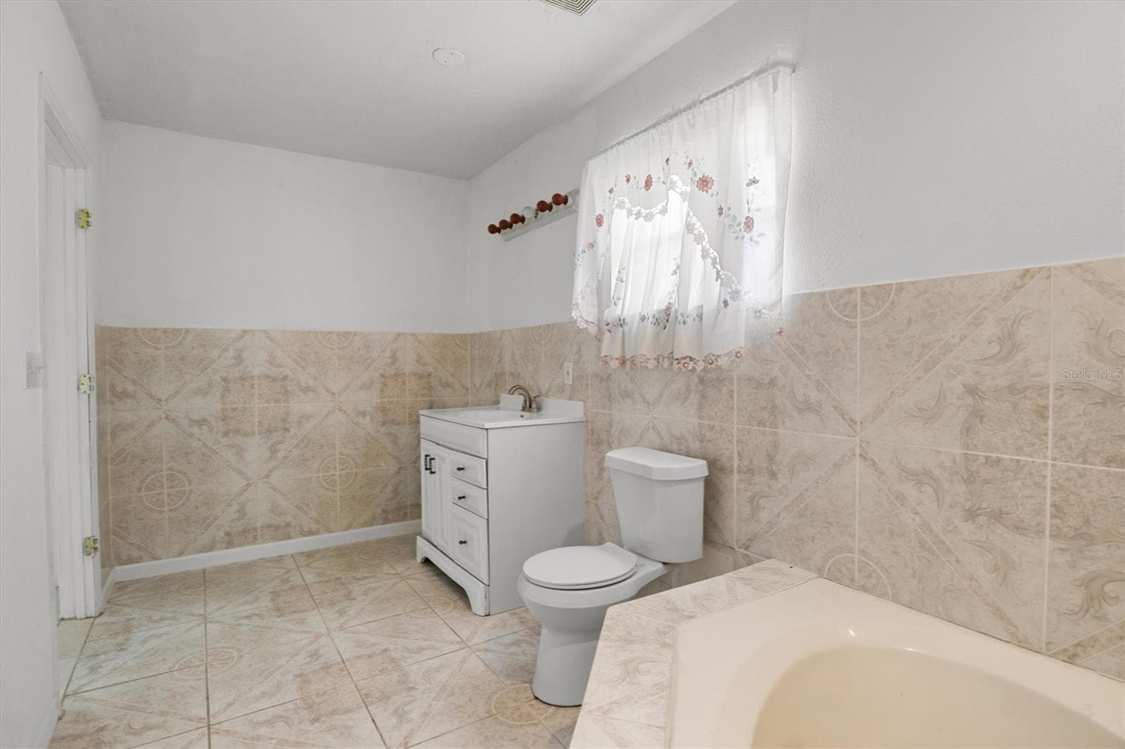 Updated primary bathroom - 844 CHAMBERLAIN BLVD, WAUCHULA