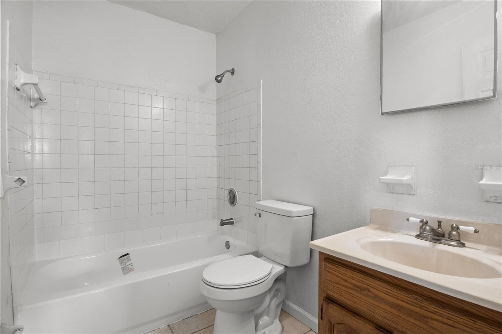 Full guest bathroom - 844 CHAMBERLAIN BLVD, WAUCHULA