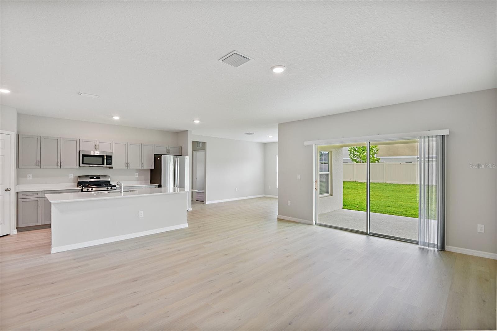 Single Family Residence at 31670 BARONNE ST, WESLEY CHAPEL, photo 3 of 27