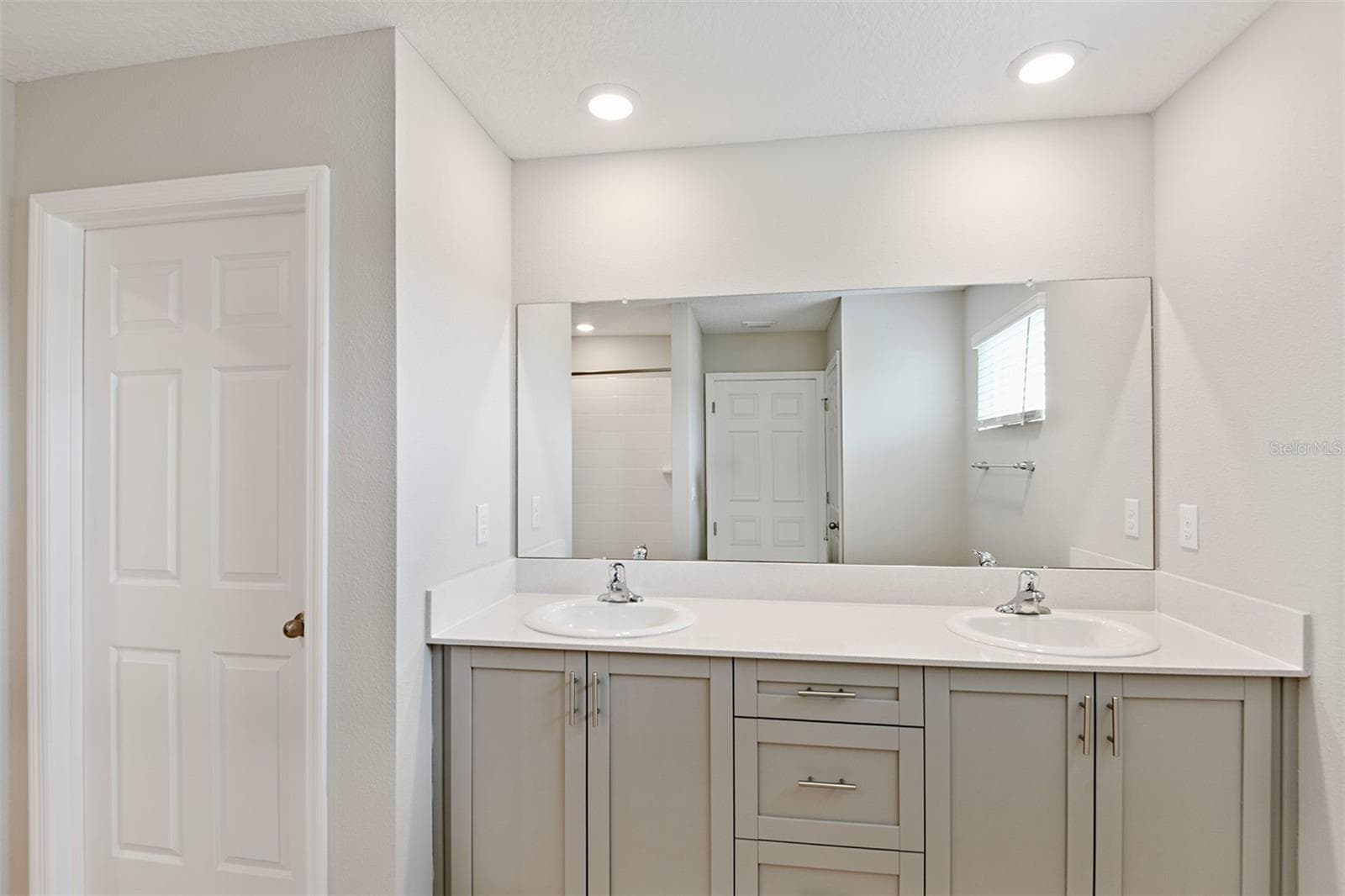 Single Family Residence at 31670 BARONNE ST, WESLEY CHAPEL, photo 9 of 27