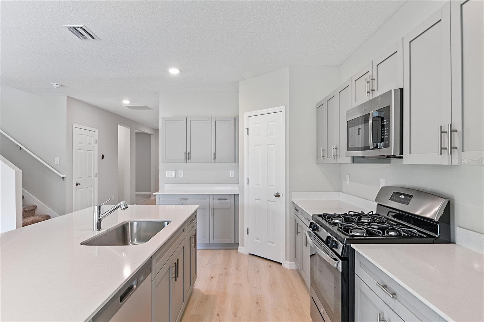 Single Family Residence at 31670 BARONNE ST, WESLEY CHAPEL, photo 12 of 27