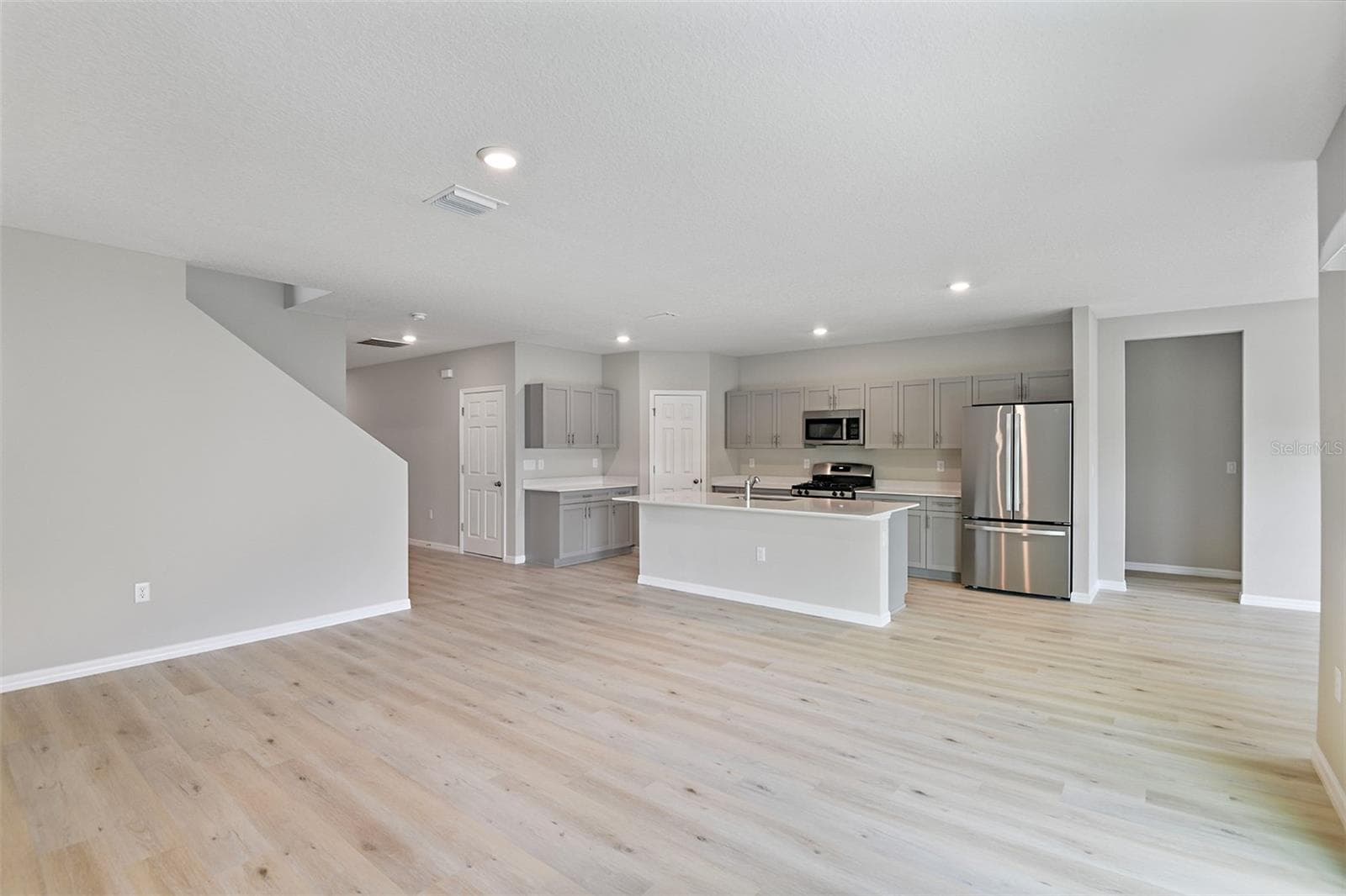 Single Family Residence at 31670 BARONNE ST, WESLEY CHAPEL, photo 14 of 27