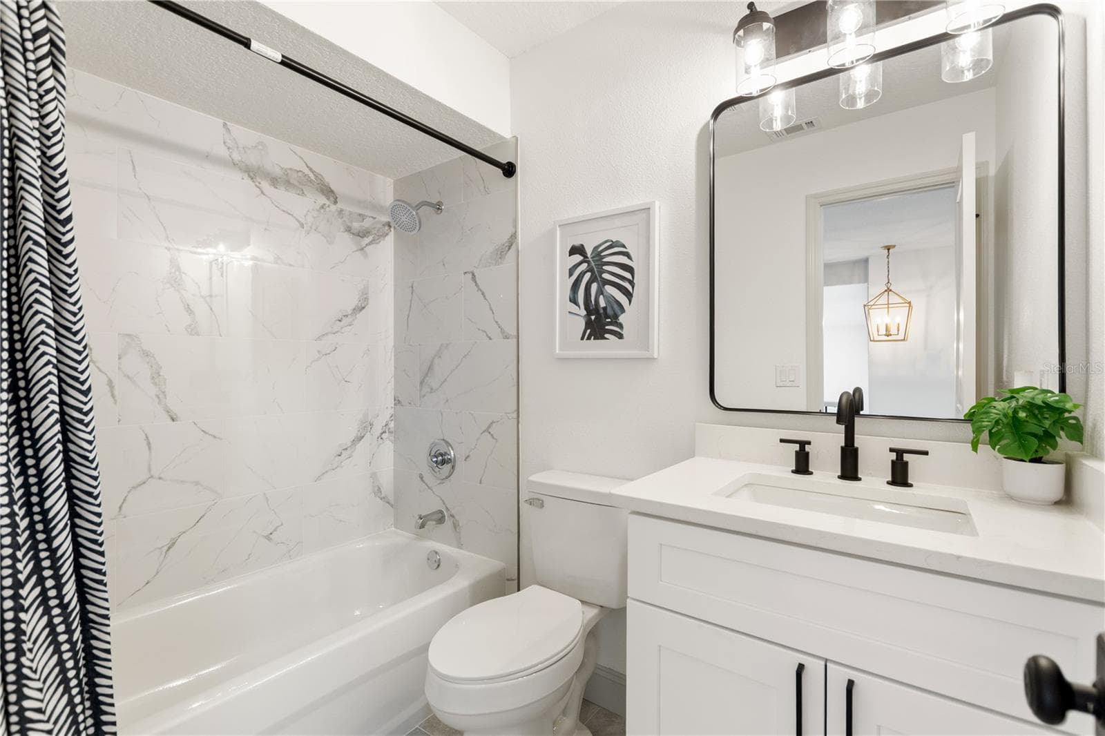 Hall Bath - 3906 BLOOMING HILL LN, PALM HARBOR