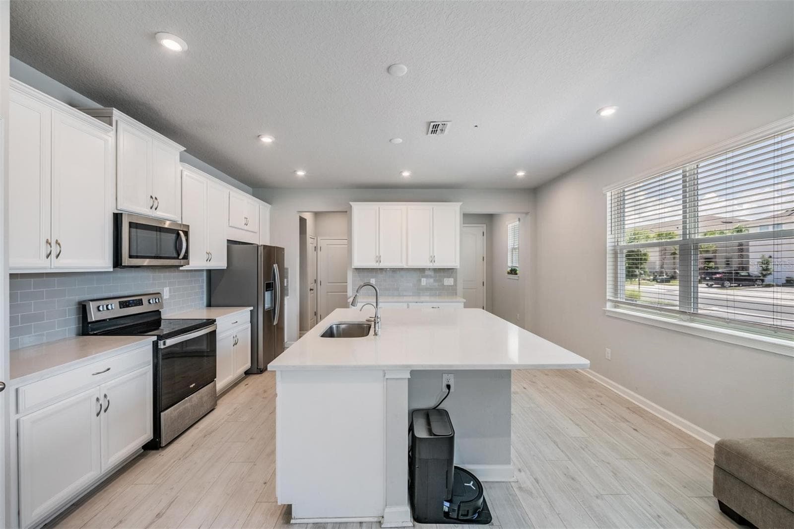 Townhouse at 19153 ELSIMONT ISLE, LUTZ, photo 9 of 47