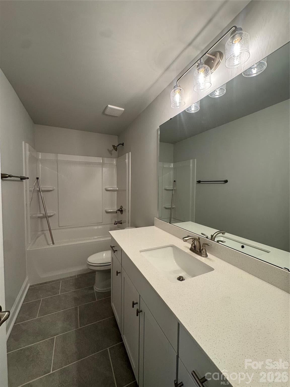 Upstairs full bathroom - 1606 Autumn Lane, York