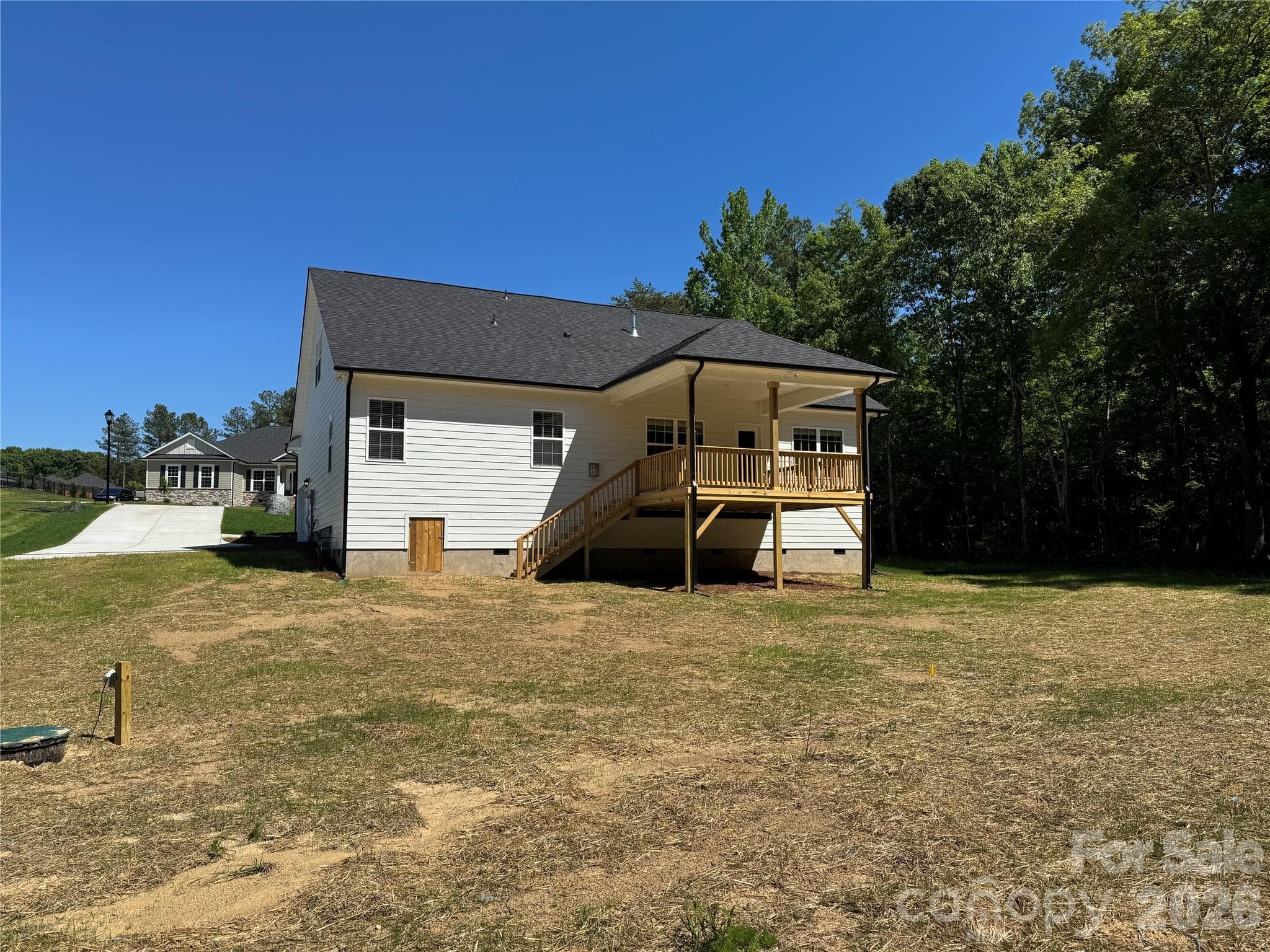 Large backyard - 1606 Autumn Lane, York