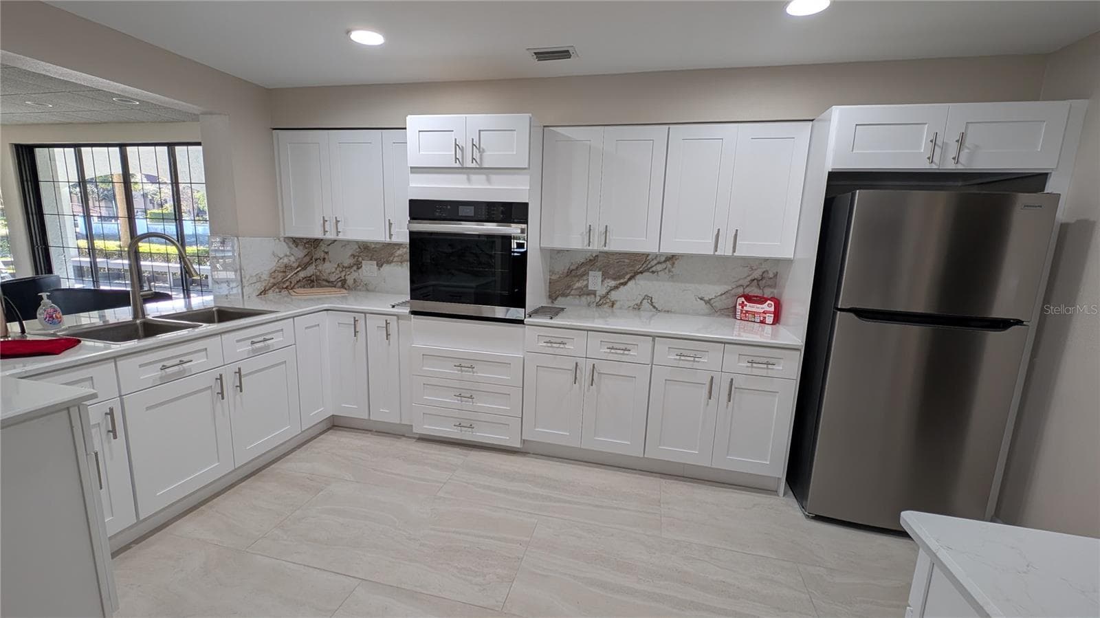 Stunning Clubhouse Kitchen - 2333 FEATHER SOUND DR #A208, CLEARWATER