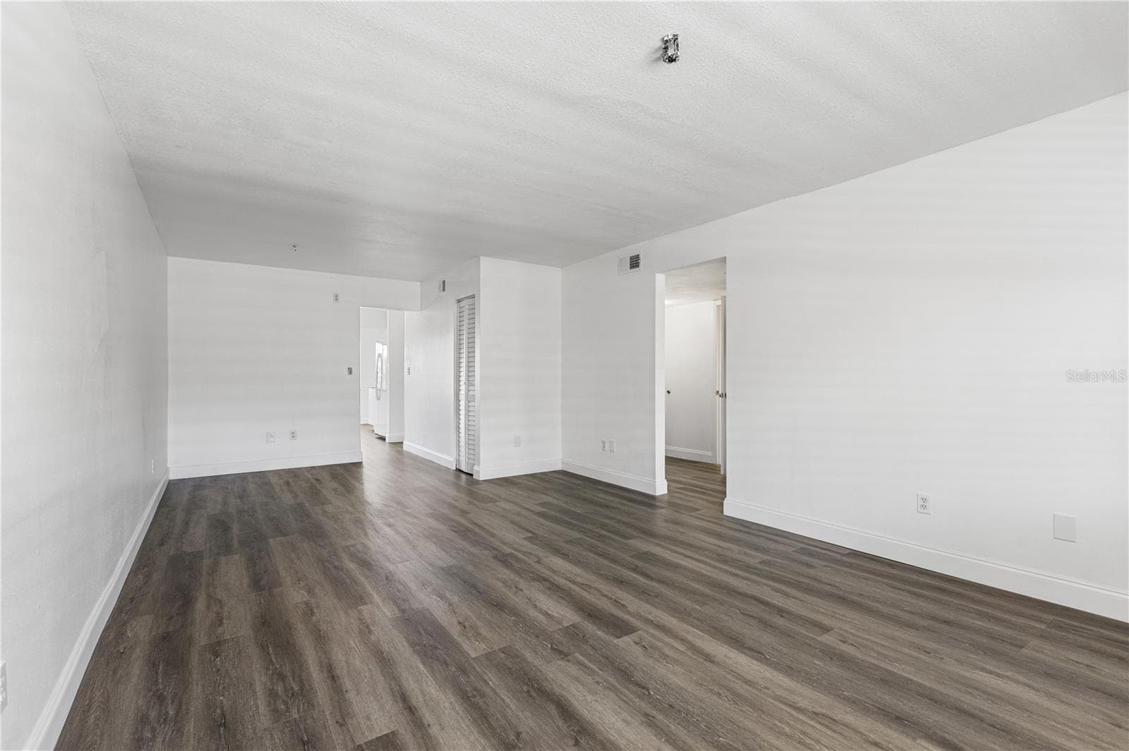 Condominium at 5080 LOCUST ST NE #322, ST PETERSBURG, photo 4 of 28
