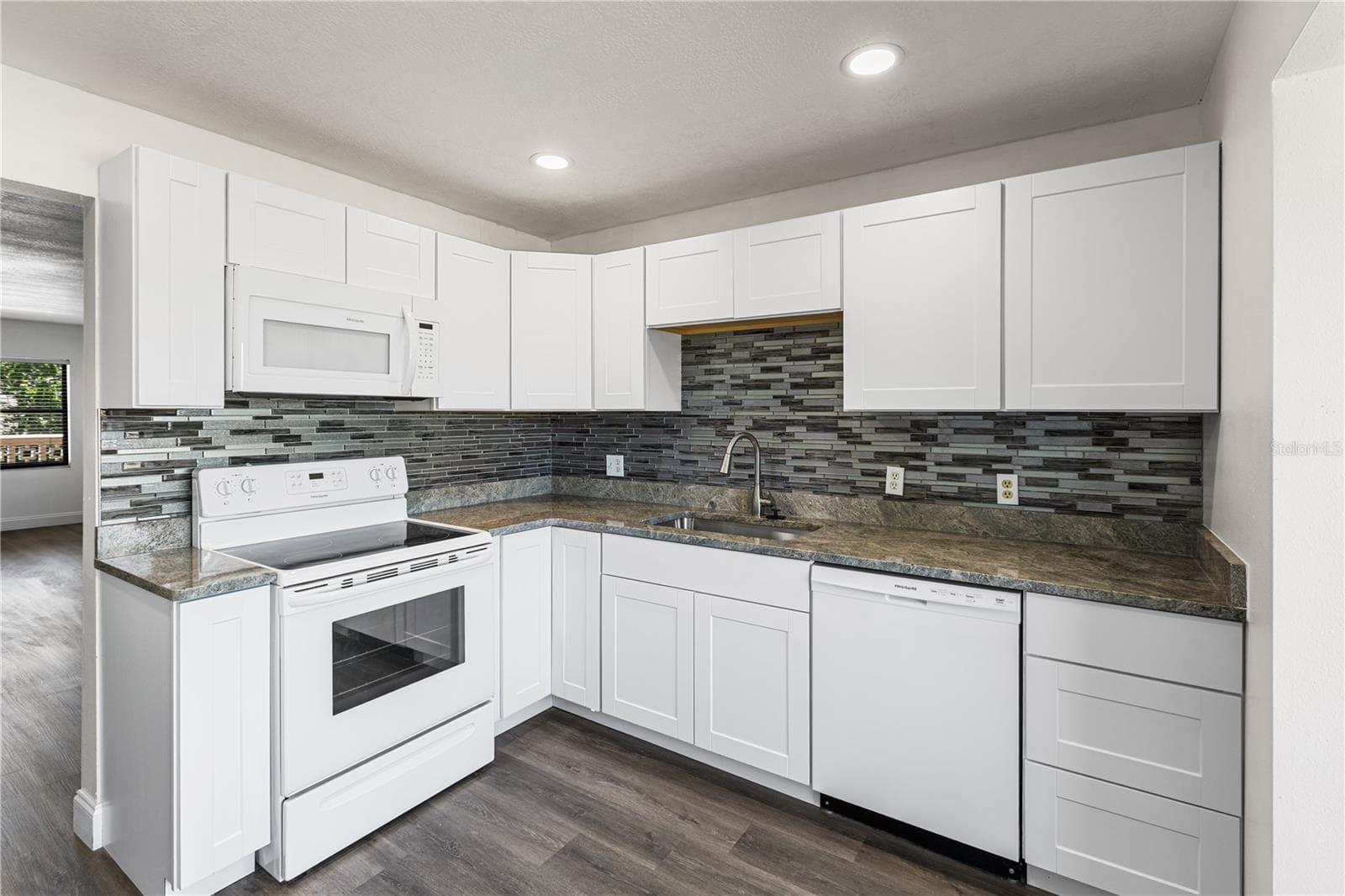 Condominium at 5080 LOCUST ST NE #322, ST PETERSBURG, photo 6 of 28