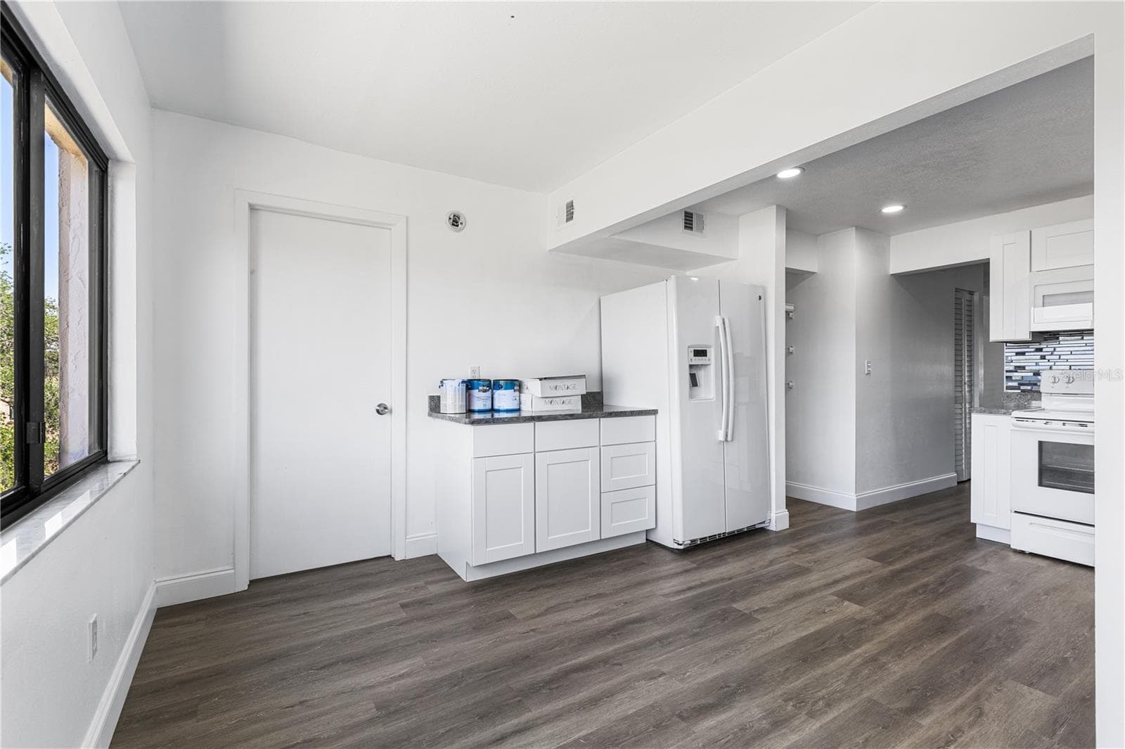 Condominium at 5080 LOCUST ST NE #322, ST PETERSBURG, photo 8 of 28