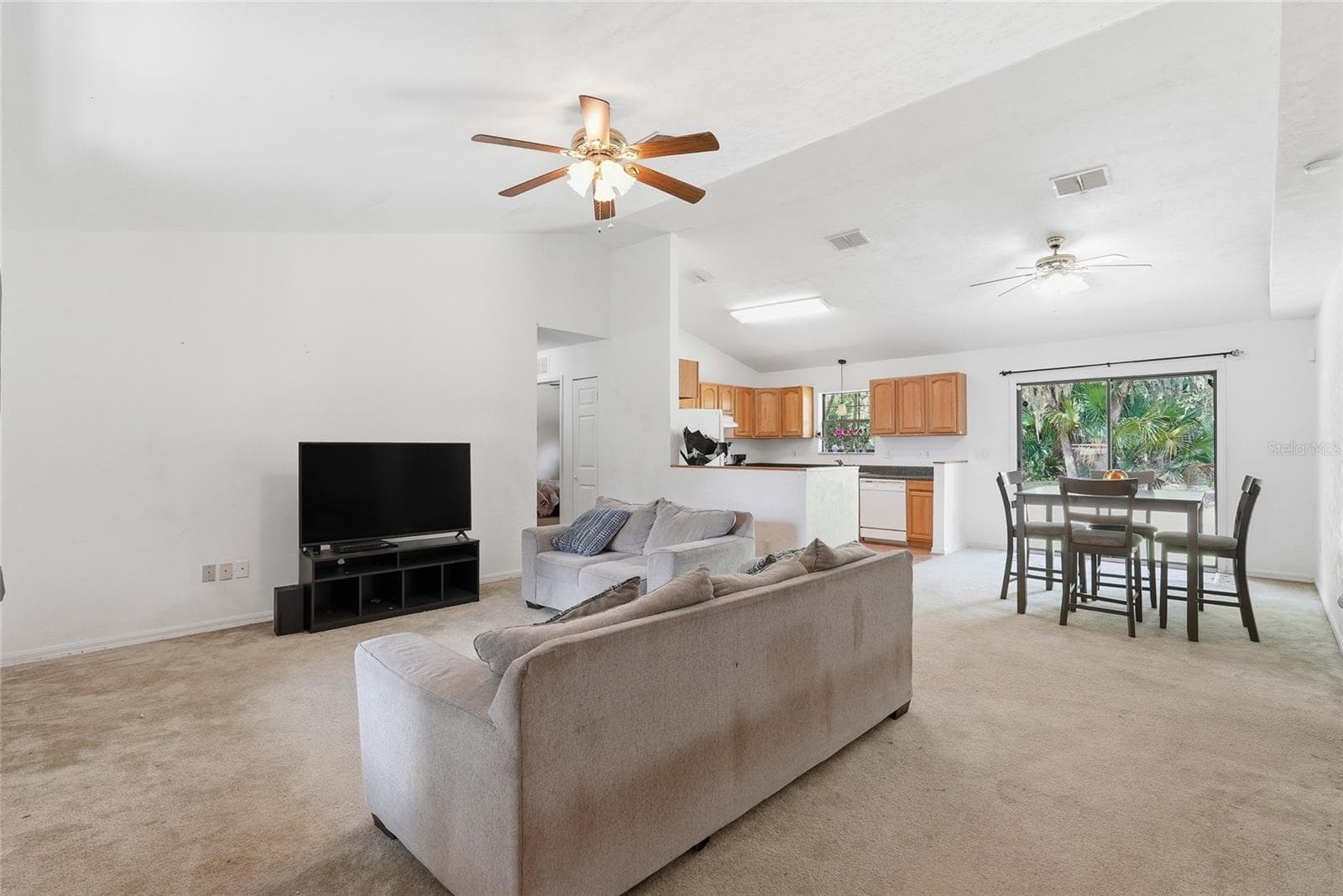 Single Family Residence at 173 LITTLE ORANGE LAKE DR, HAWTHORNE, photo 3 of 29