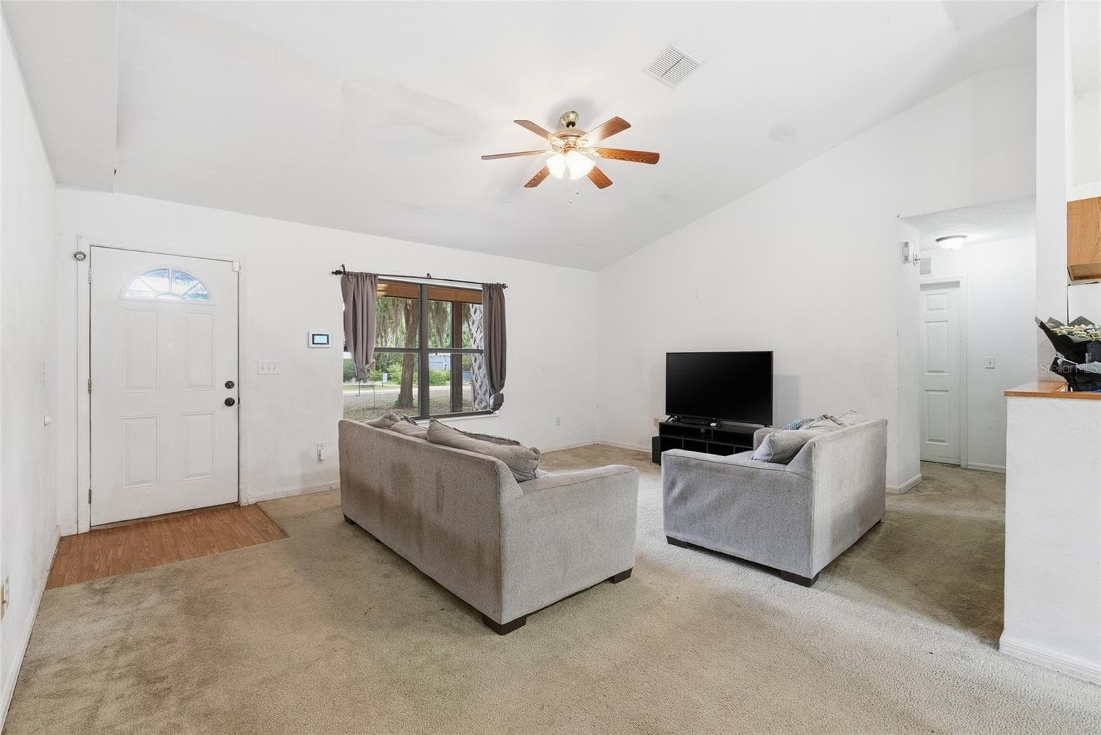 Single Family Residence at 173 LITTLE ORANGE LAKE DR, HAWTHORNE, photo 4 of 29