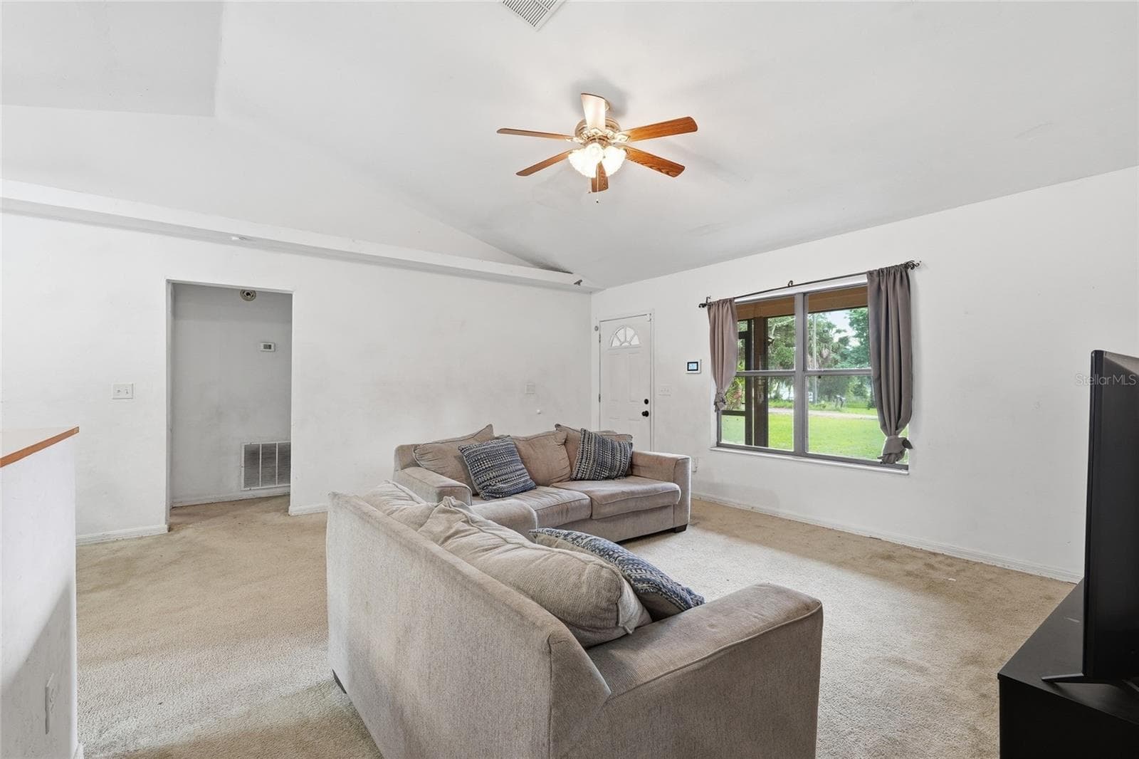 Single Family Residence at 173 LITTLE ORANGE LAKE DR, HAWTHORNE, photo 5 of 29
