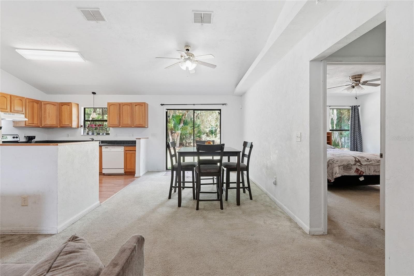 Single Family Residence at 173 LITTLE ORANGE LAKE DR, HAWTHORNE, photo 7 of 29