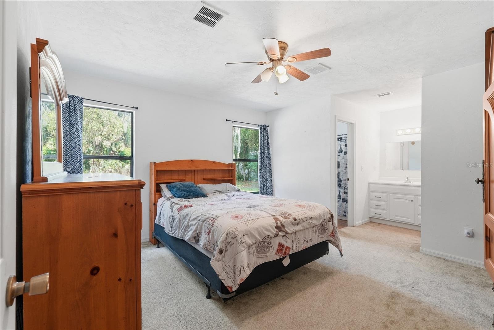 Single Family Residence at 173 LITTLE ORANGE LAKE DR, HAWTHORNE, photo 13 of 29