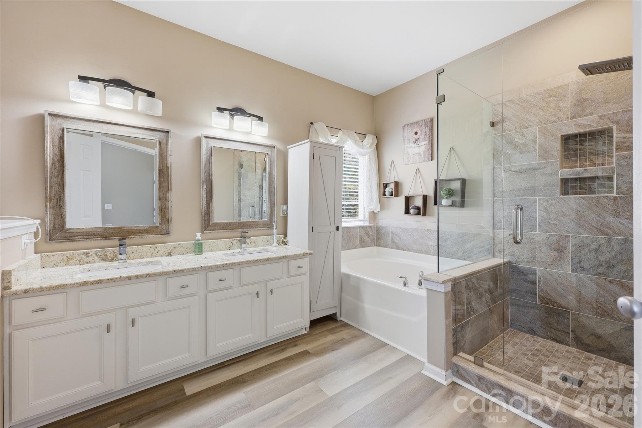 Primary ensuite - Indian Land