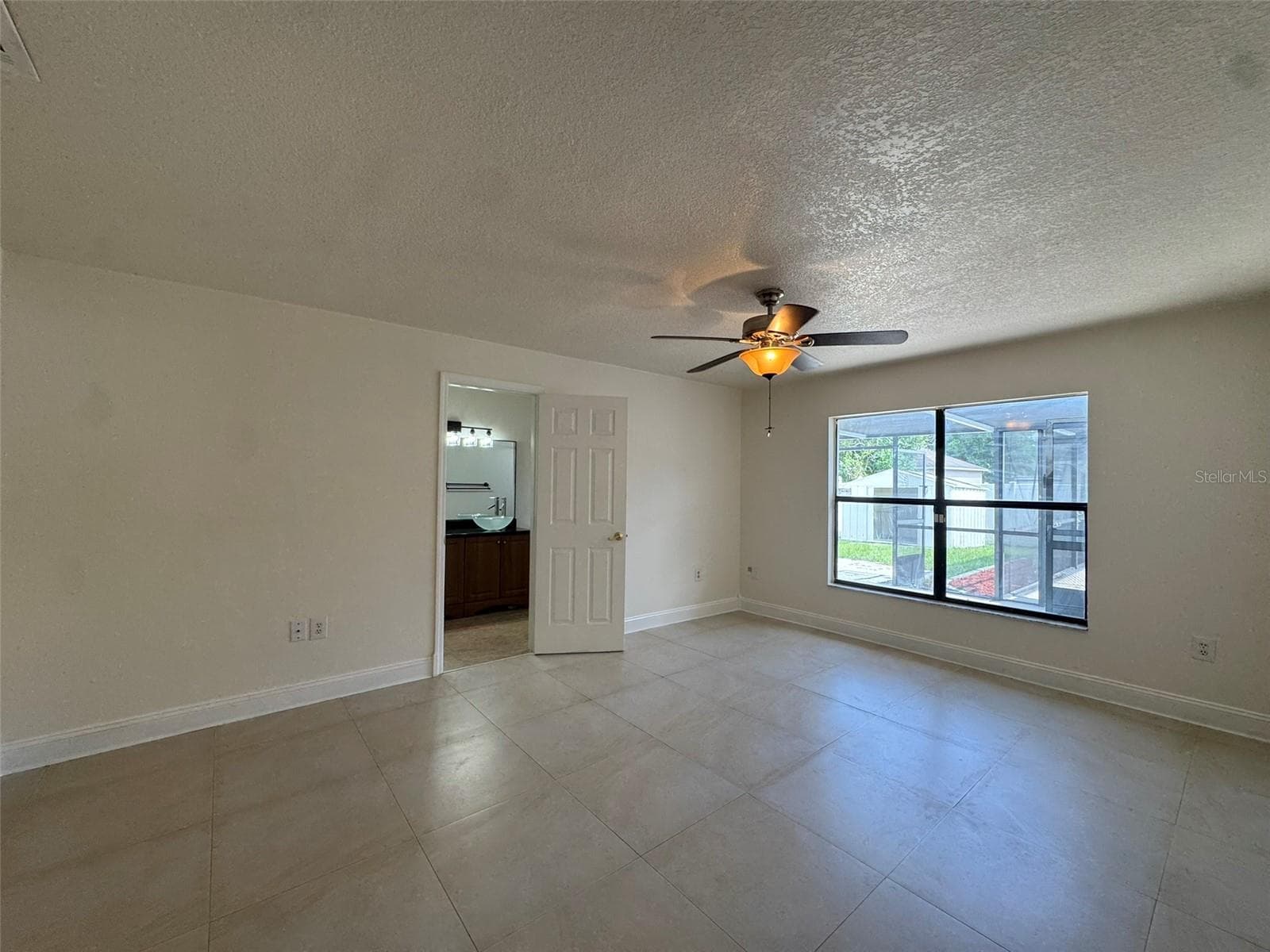 Single Family Residence at 14 YORK CT, KISSIMMEE, photo 5 of 14