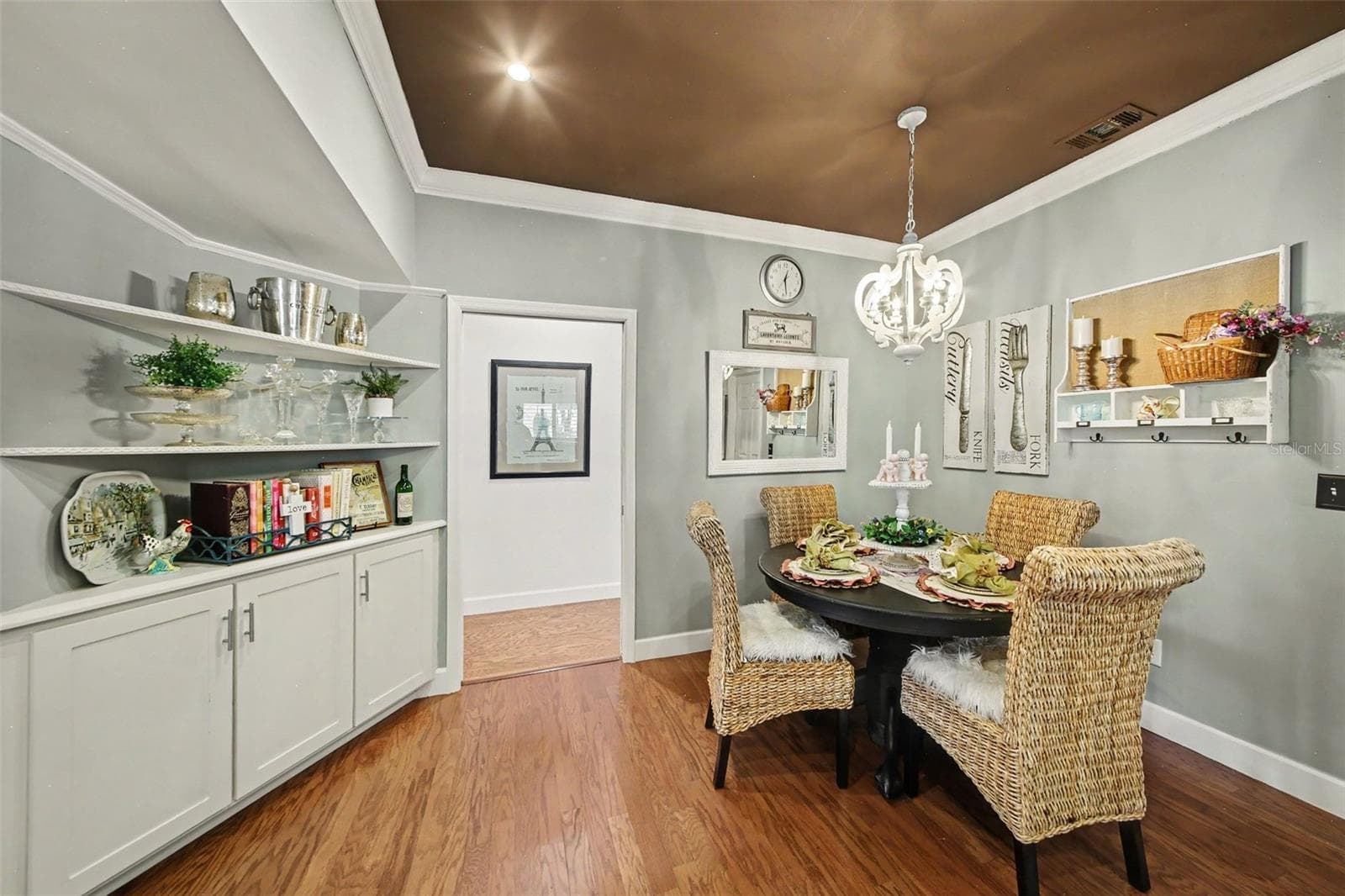 Eat-in kitchen - 2406 SWEETWATER COUNTRY CLUB DR, APOPKA