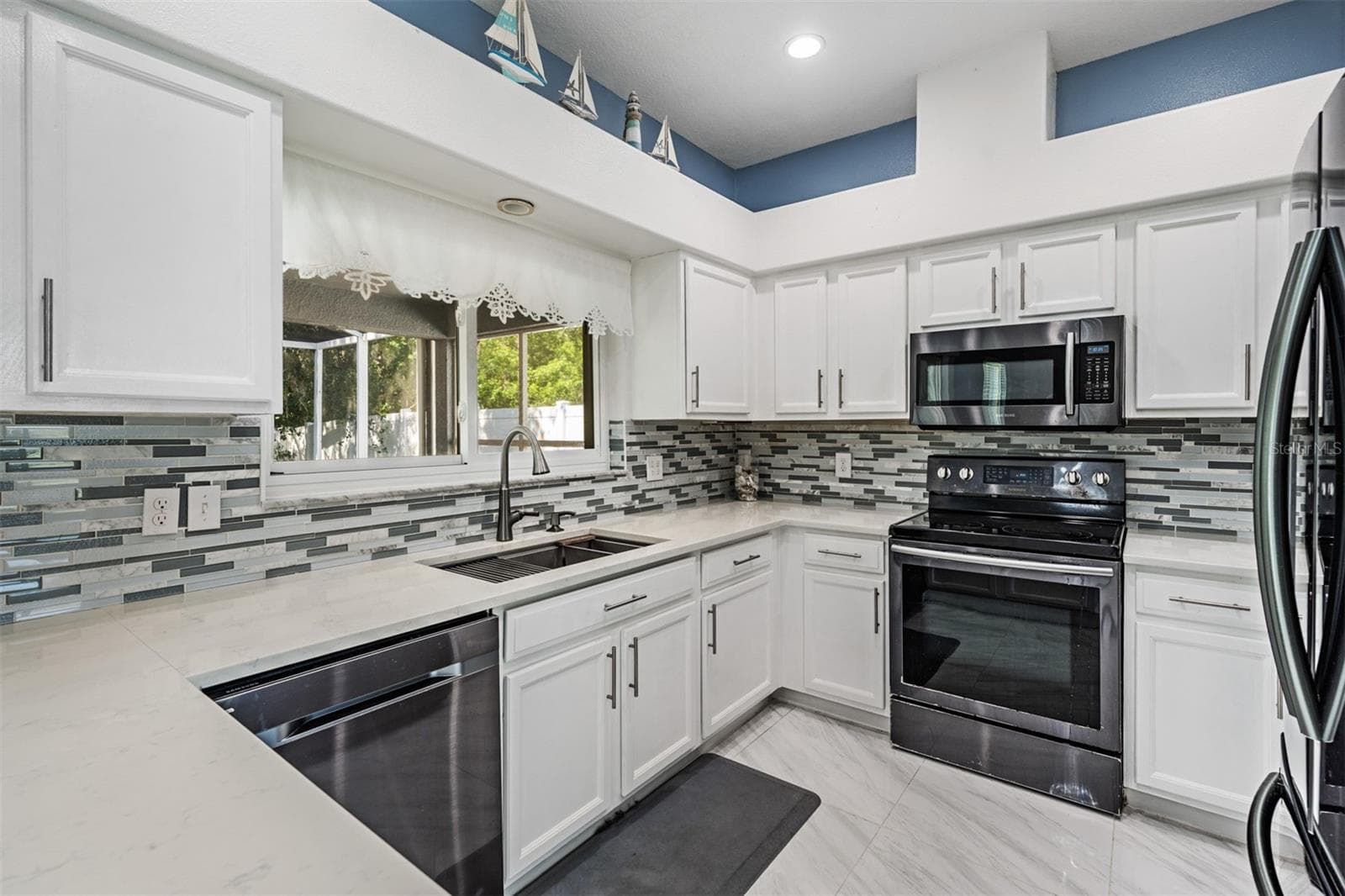 Single Family Residence at 380 ROSALIND LN, OLDSMAR, photo 8 of 55