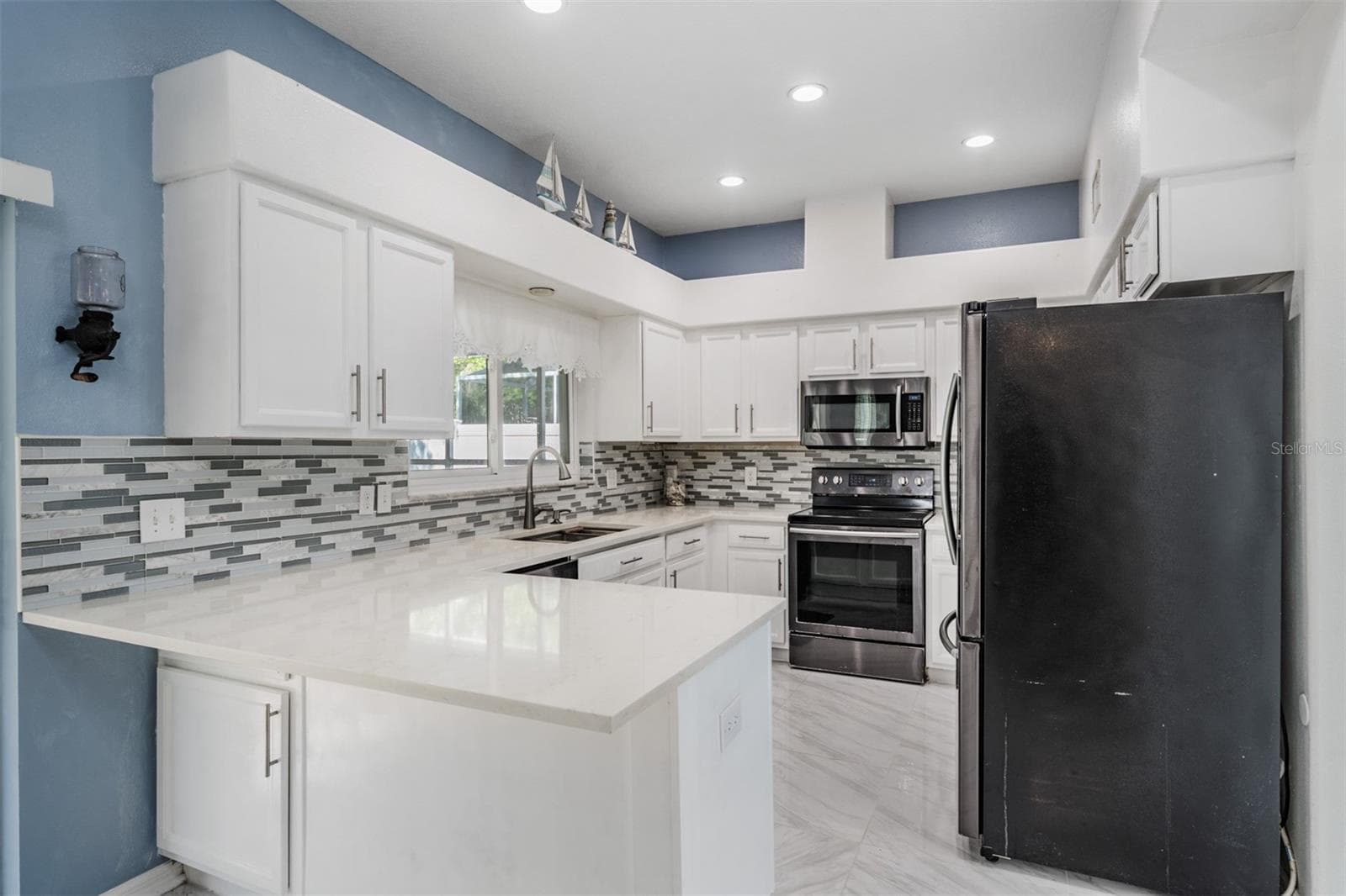 Single Family Residence at 380 ROSALIND LN, OLDSMAR, photo 9 of 55