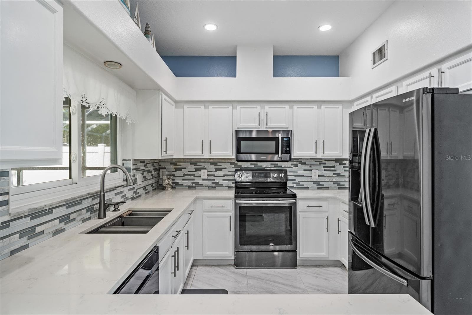 Single Family Residence at 380 ROSALIND LN, OLDSMAR, photo 11 of 55